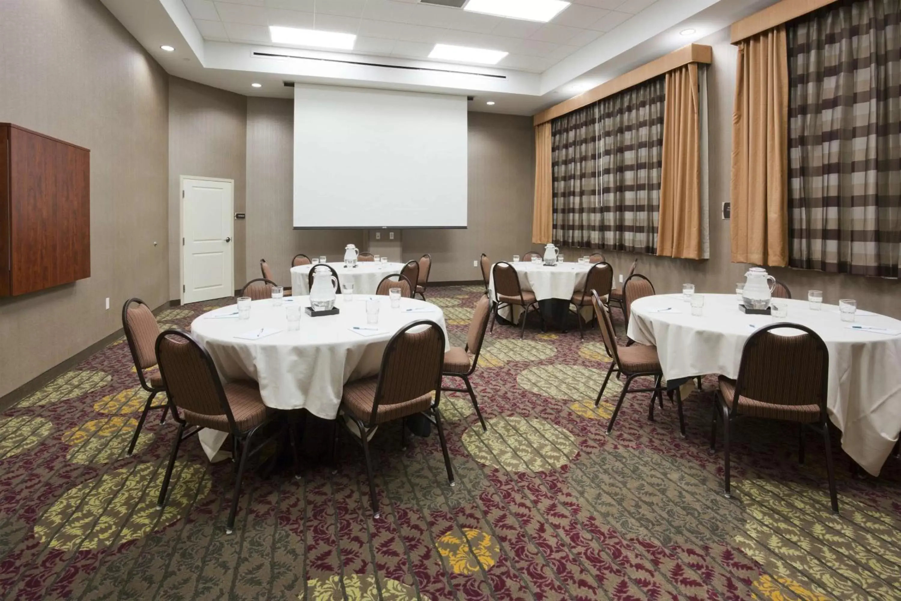 Meeting/conference room in Homewood Suites by Hilton Rochester Mayo Clinic-St. Marys Campus