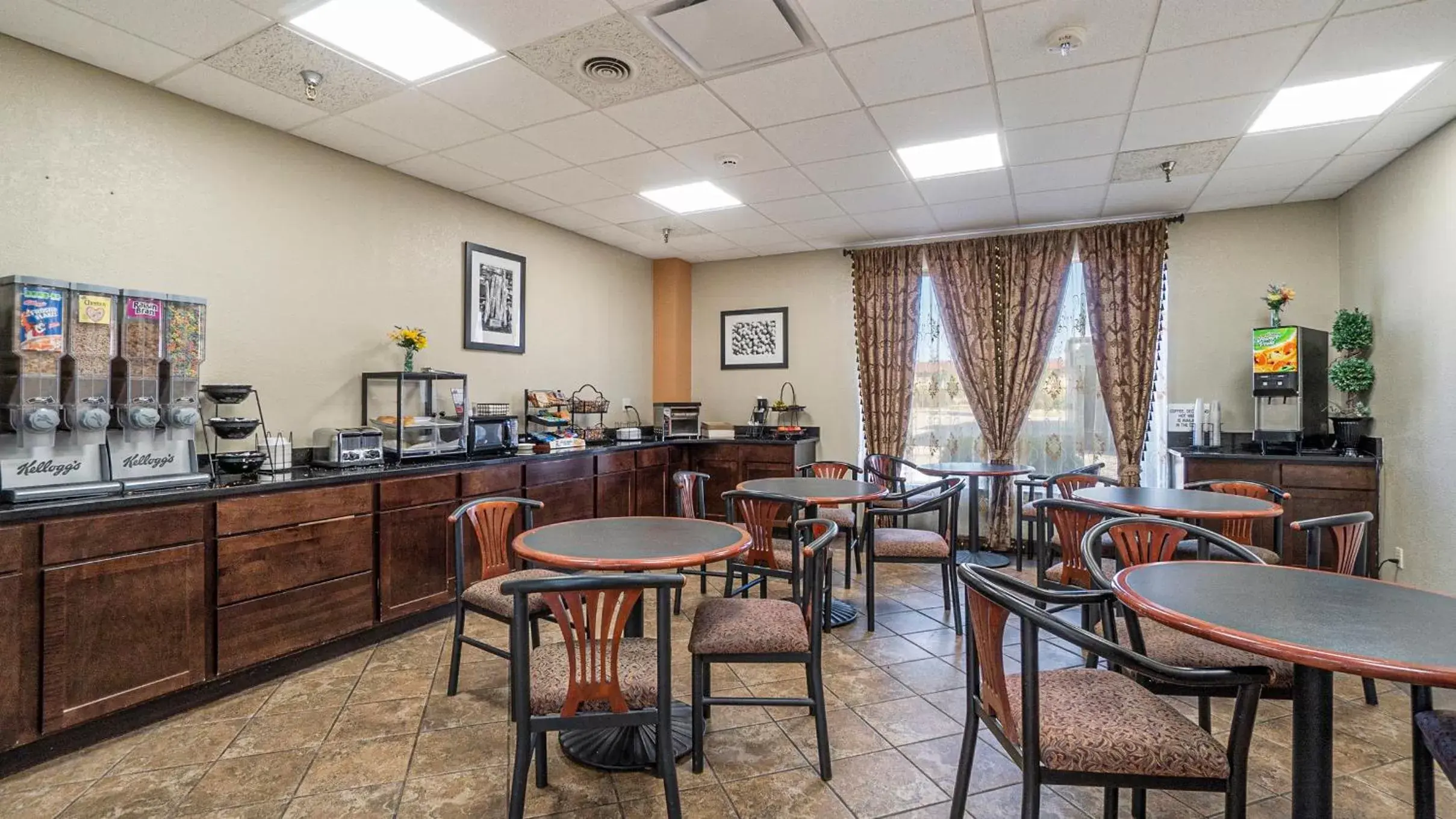 Breakfast, Restaurant/Places to Eat in Days Inn & Suites by Wyndham Mt Pleasant