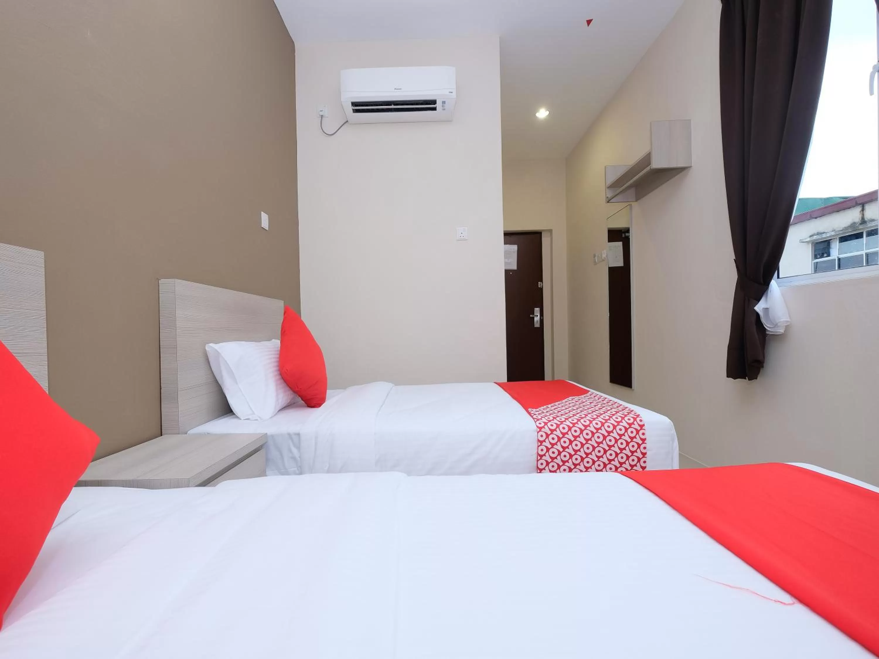 Bedroom, Bed in Super OYO 43935 Mancalin Hotel