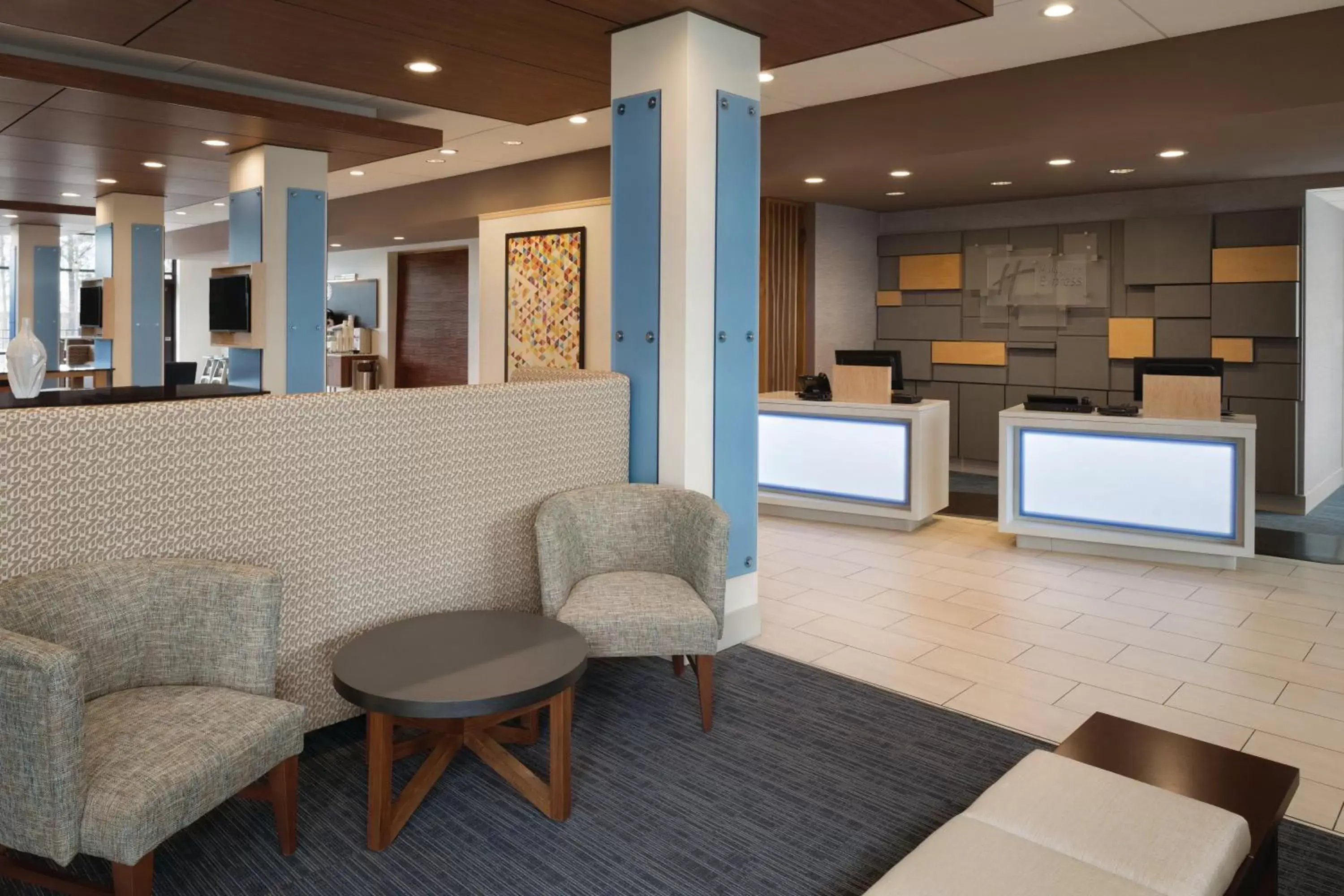 Property building, Lobby/Reception in Holiday Inn Express Knoxville-Strawberry Plains, an IHG Hotel