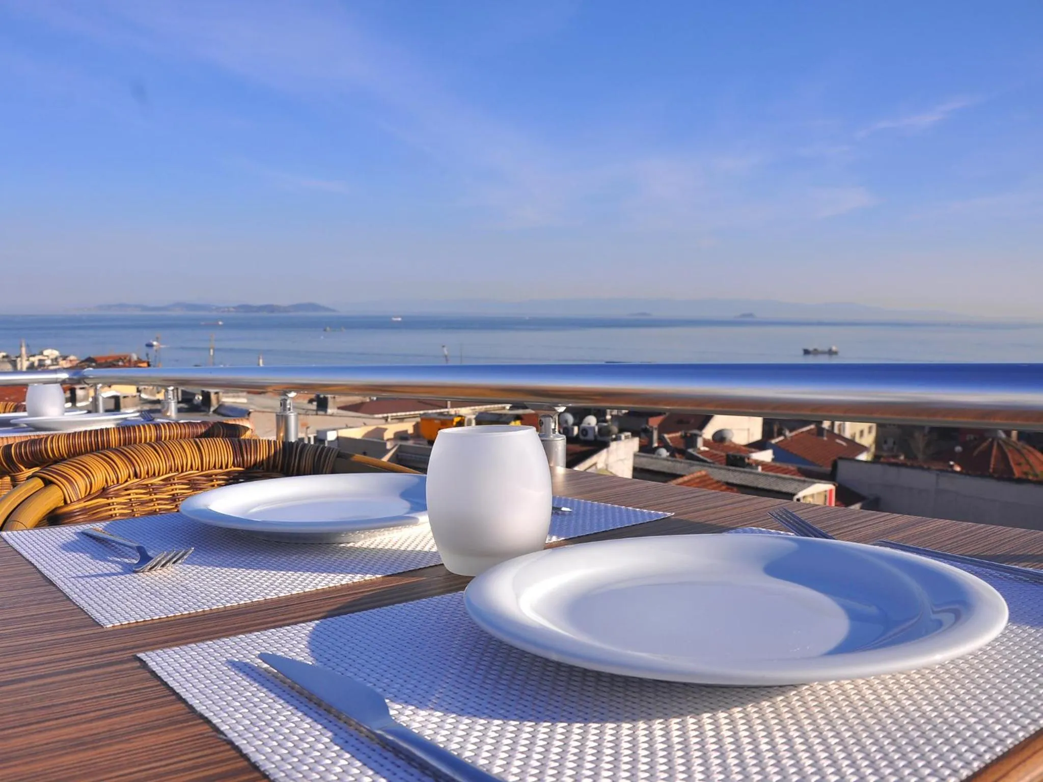 Restaurant/places to eat in Divani Ali Hotel