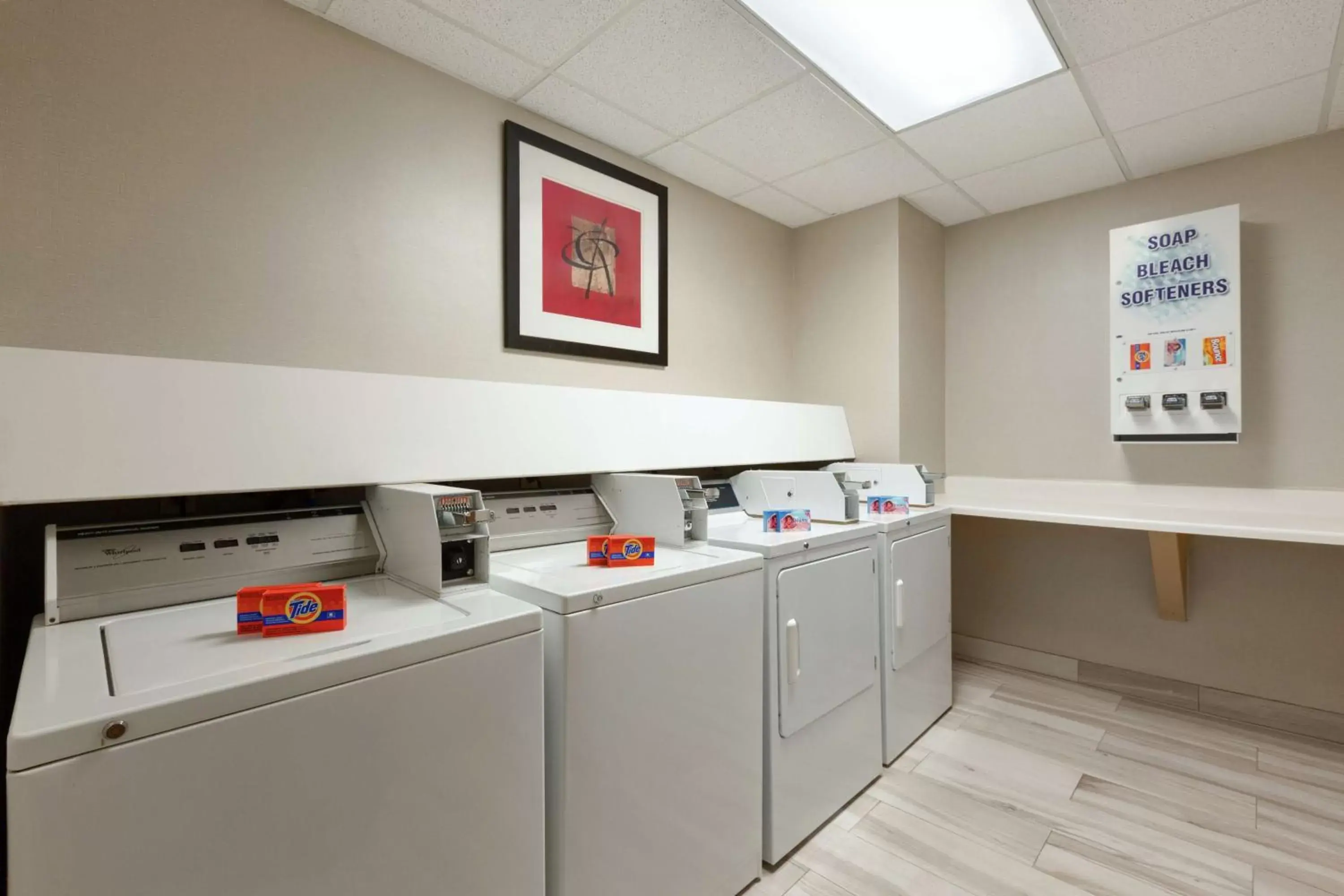 Property building, Kitchen/Kitchenette in Hampton Inn and Suites Houston Clear Lake NASA