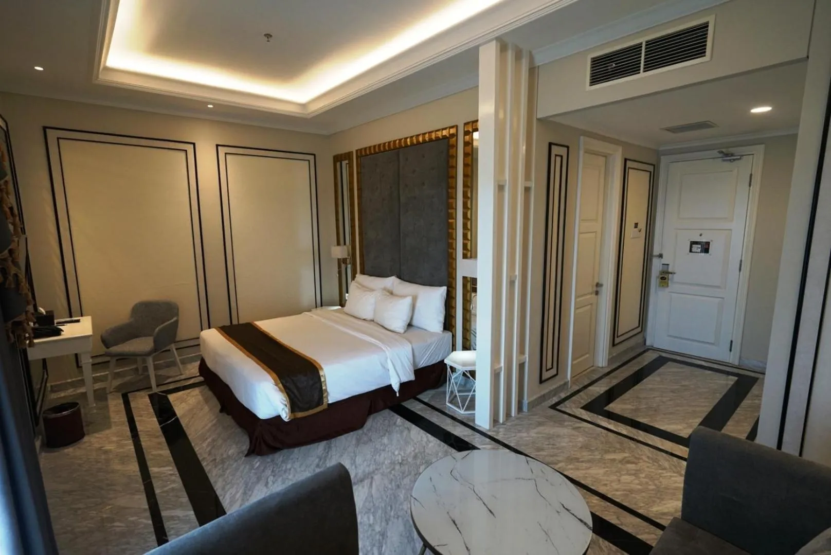 The Grantage Hotel & Sky Lounge