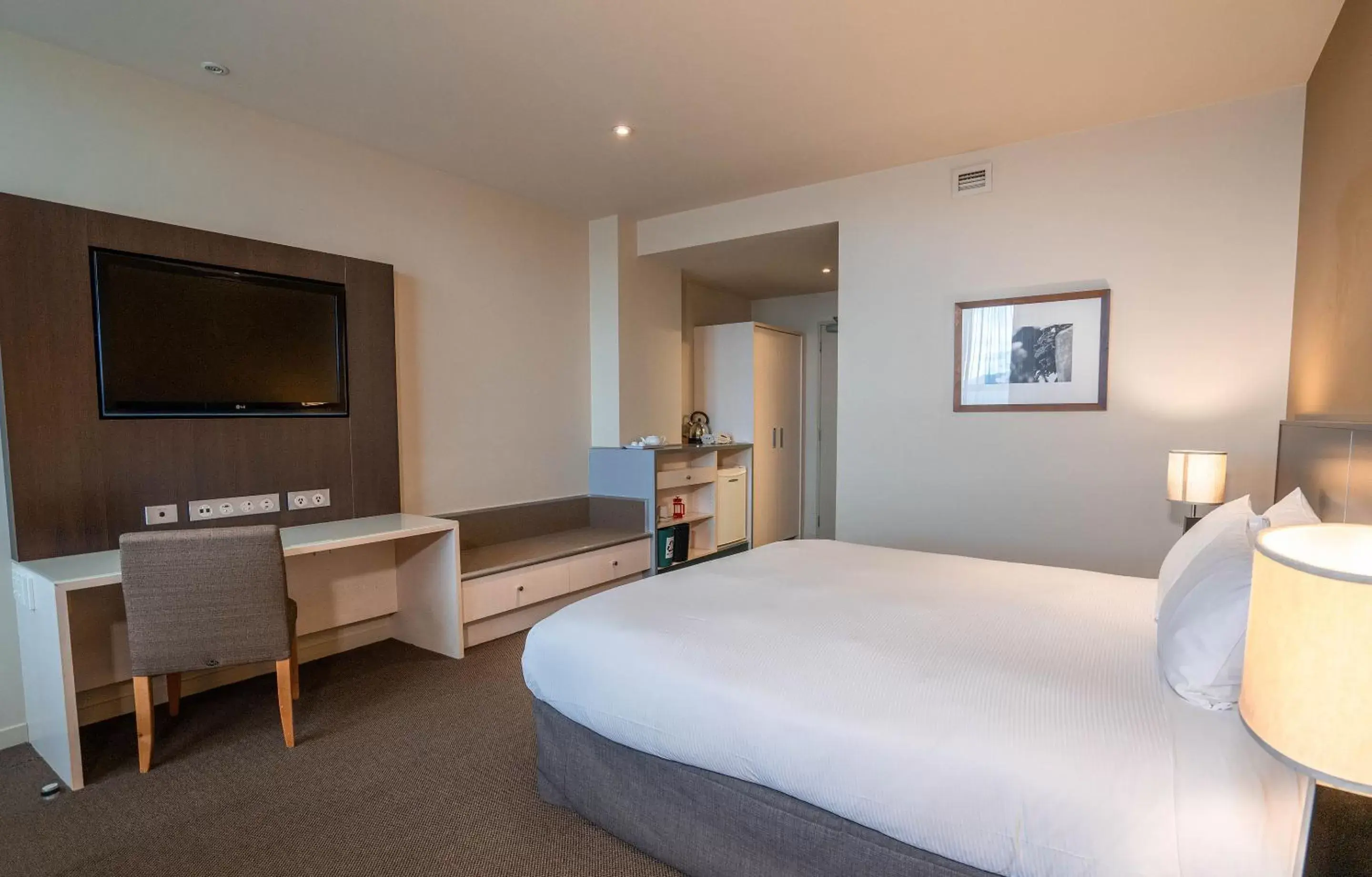 Bed in Scenic Hotel Dunedin City