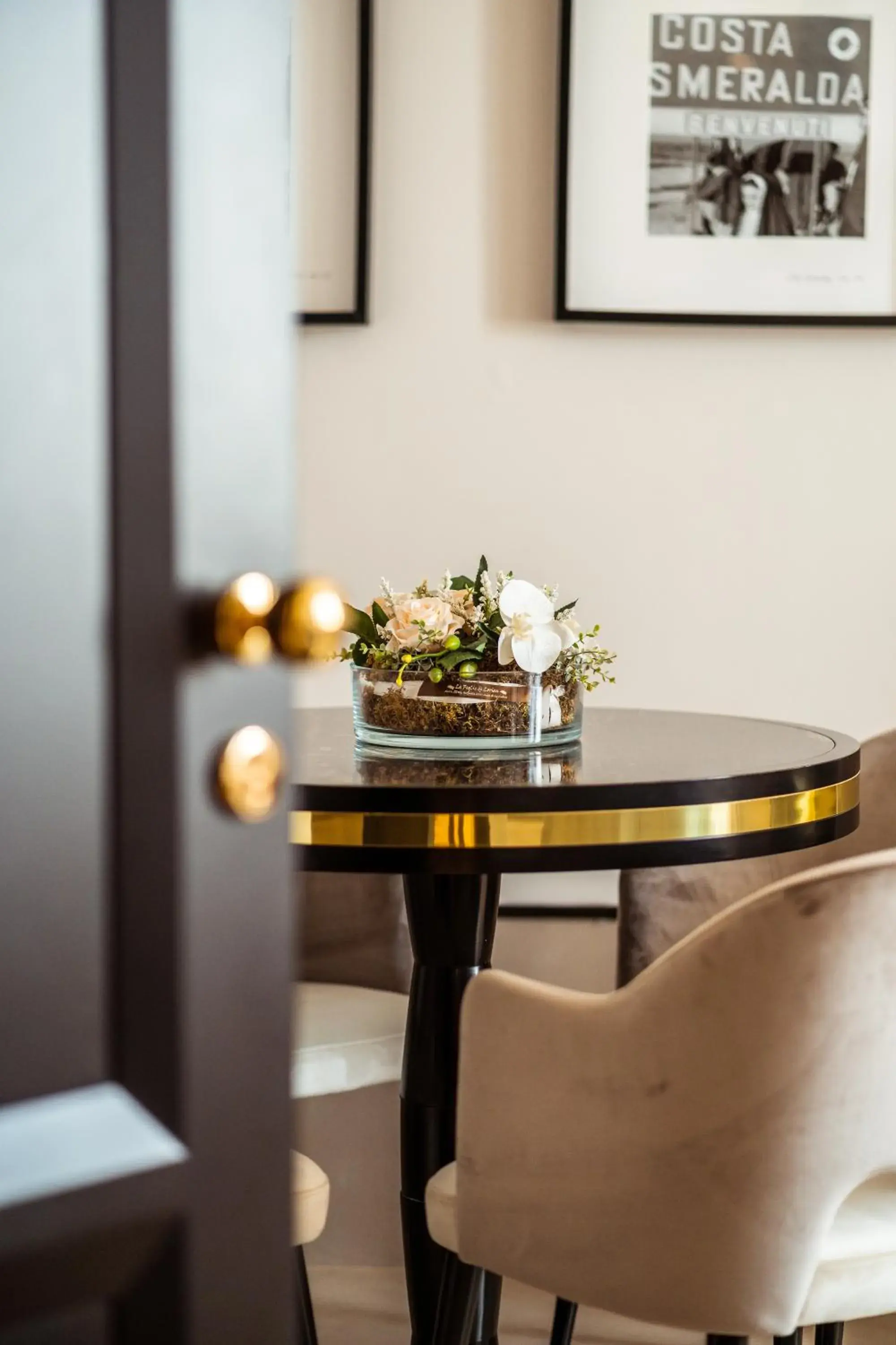 Decorative detail, Dining Area in La Locanda Del Conte Mameli