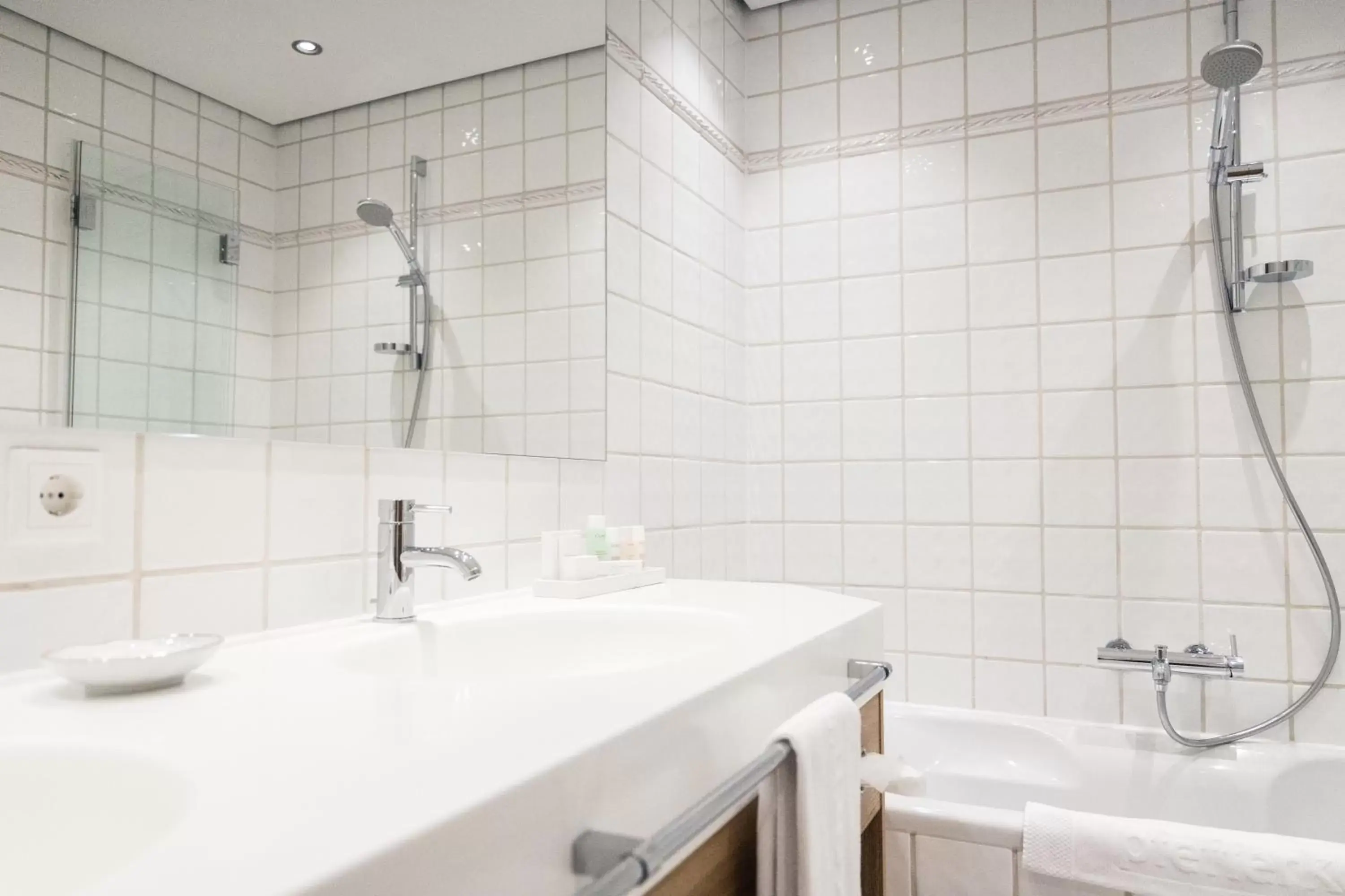 Photo of the whole room, Bathroom in Pfefferkorn's Hotel