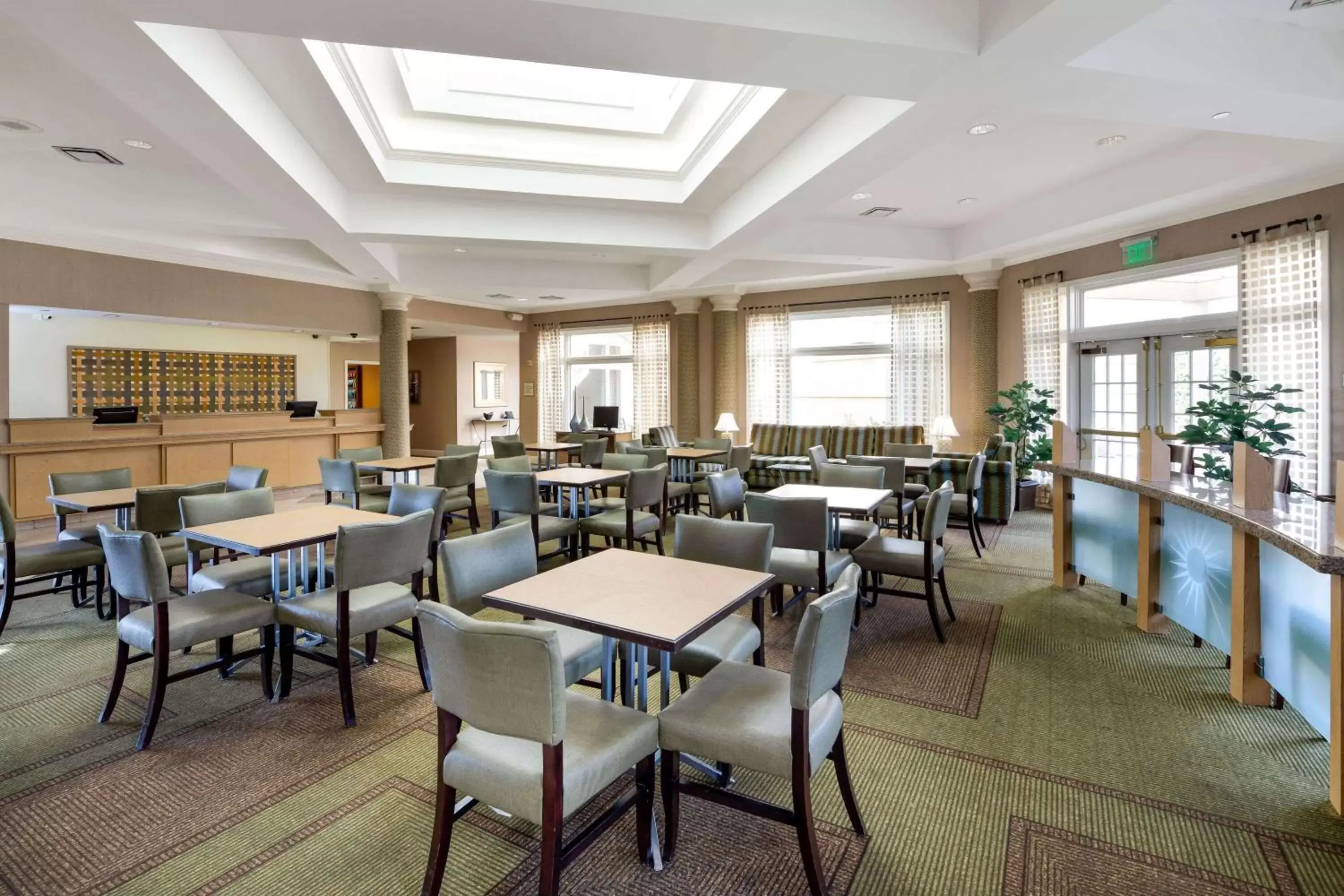 Lobby or reception, Restaurant/Places to Eat in La Quinta by Wyndham Greenville Haywood