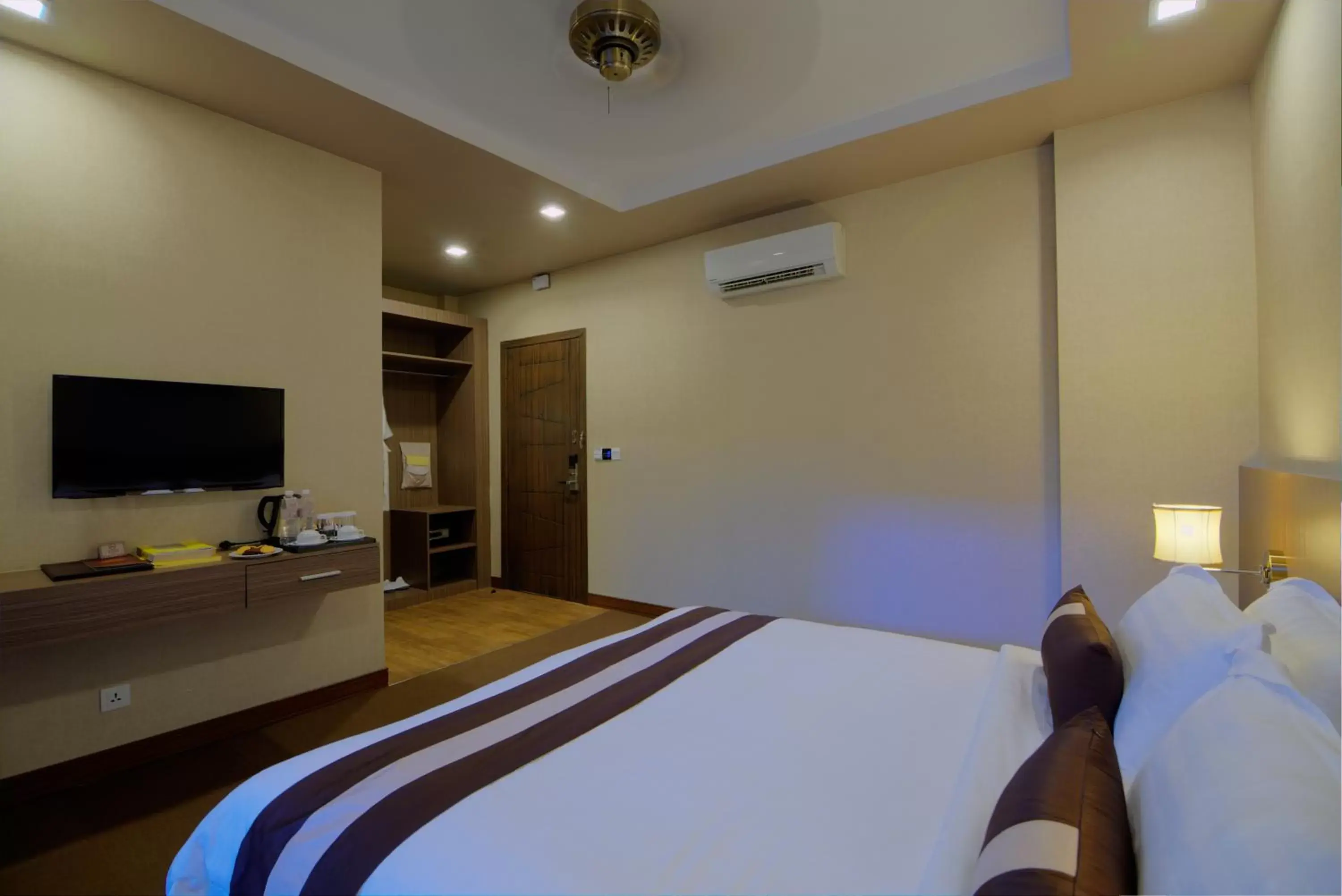TV and multimedia, Bed in Anik Boutique Hotel & Spa on Norodom Blvd