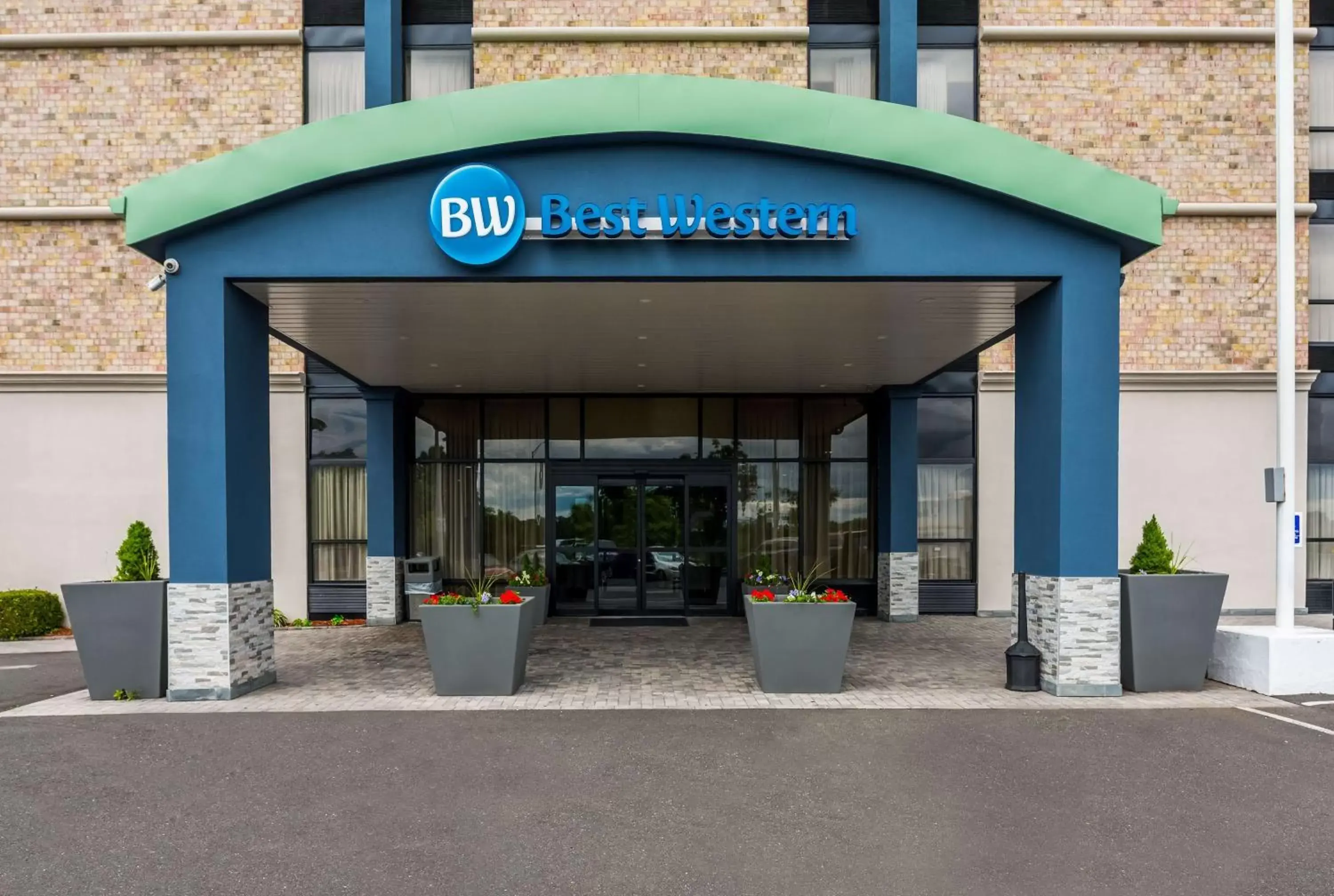 Property building in Best Western Executive Hotel New Haven-West Haven