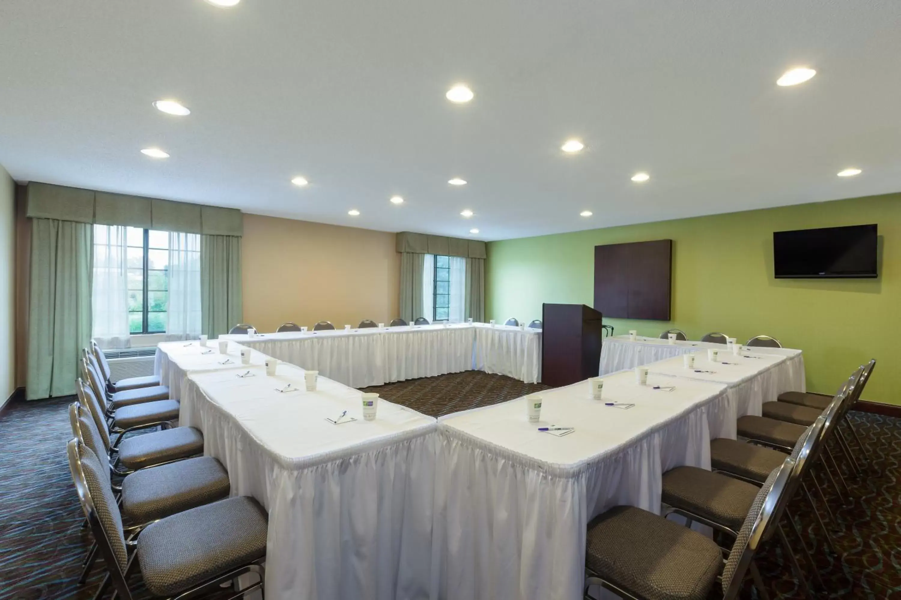 Meeting/conference room in Holiday Inn Express Winston-Salem, an IHG Hotel