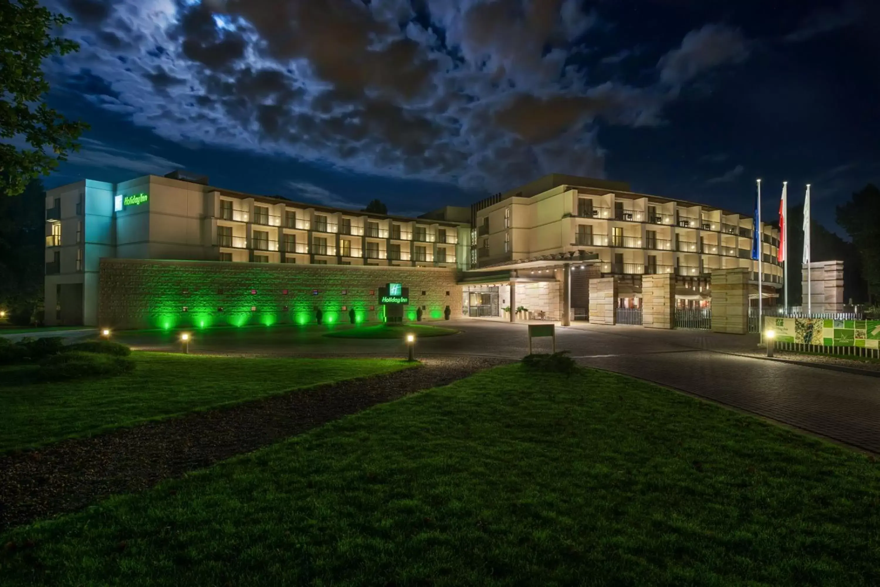 Property Building in Holiday Inn Resort Warsaw Józefów, an IHG Hotel