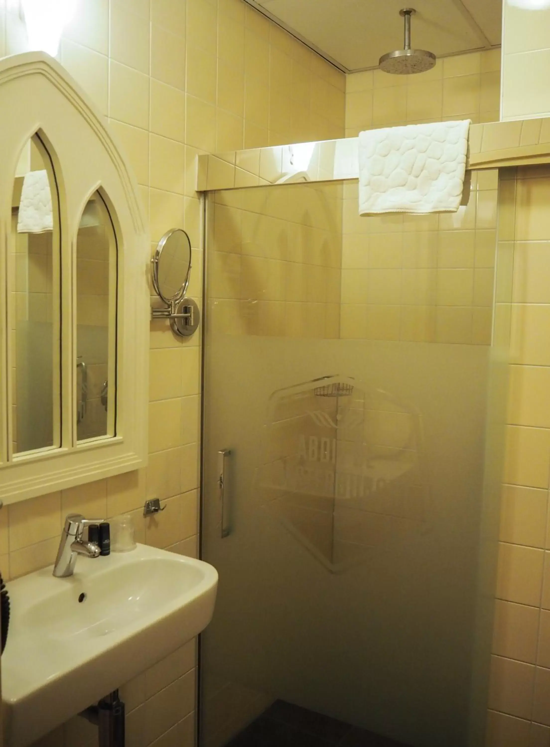 Shower, Bathroom in Hotel Abdij de Westerburcht