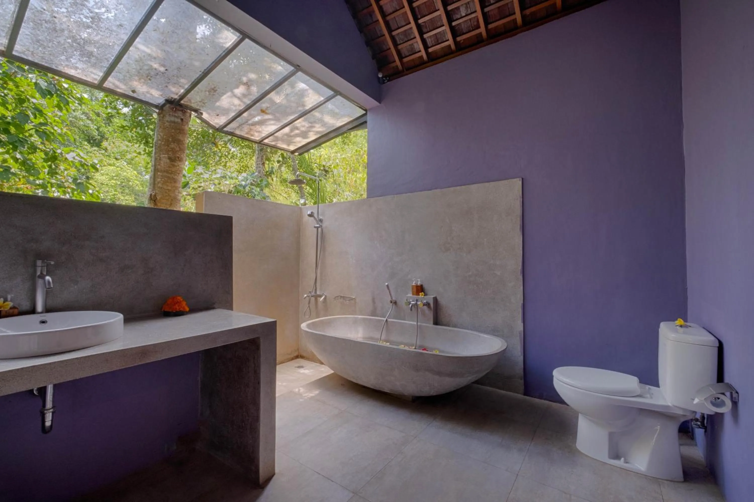 Bathroom in Samkhya Villas - Free 1x Floating Breakfast or Minibar