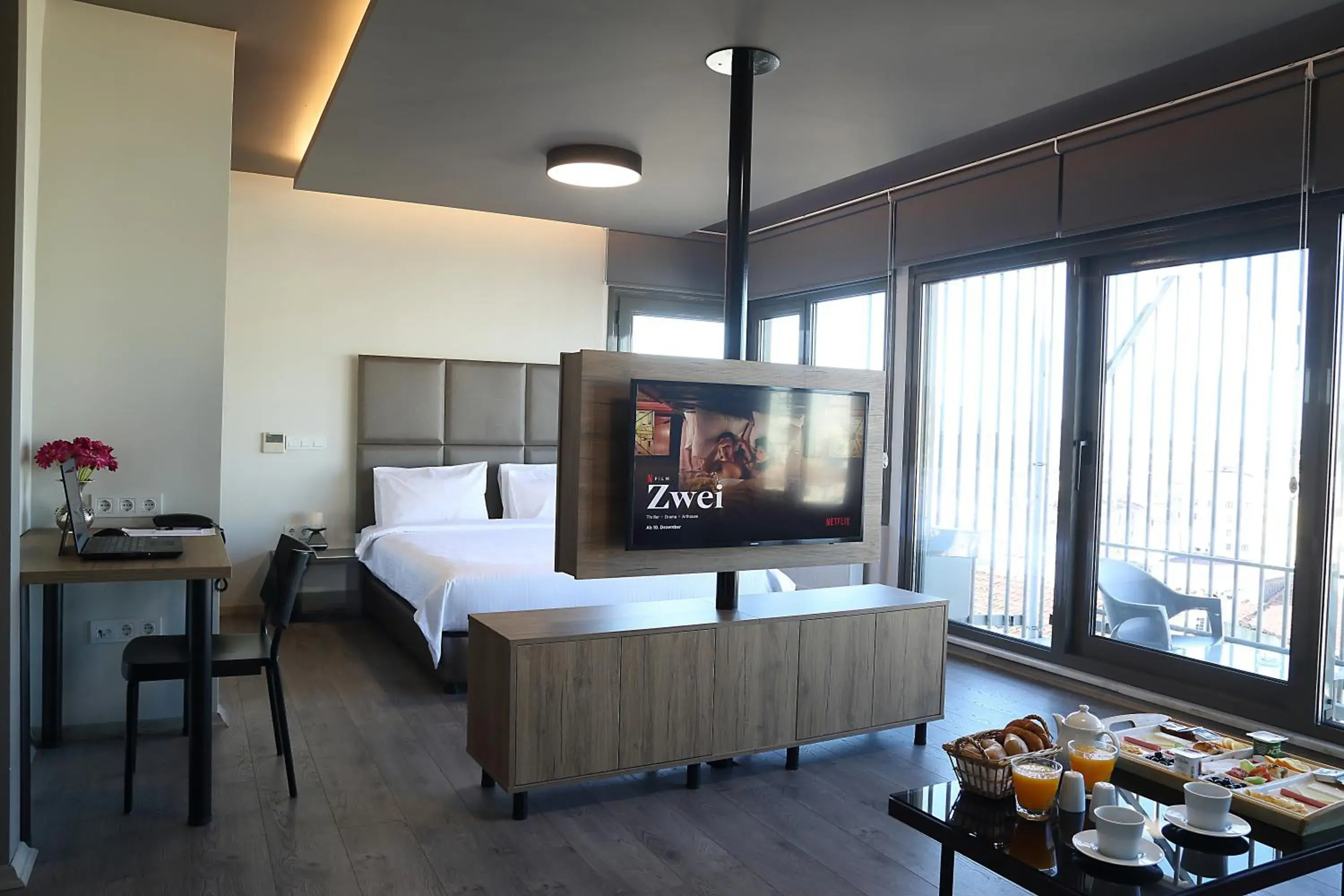 Bed, TV/Entertainment Center in Apartman Istanbul