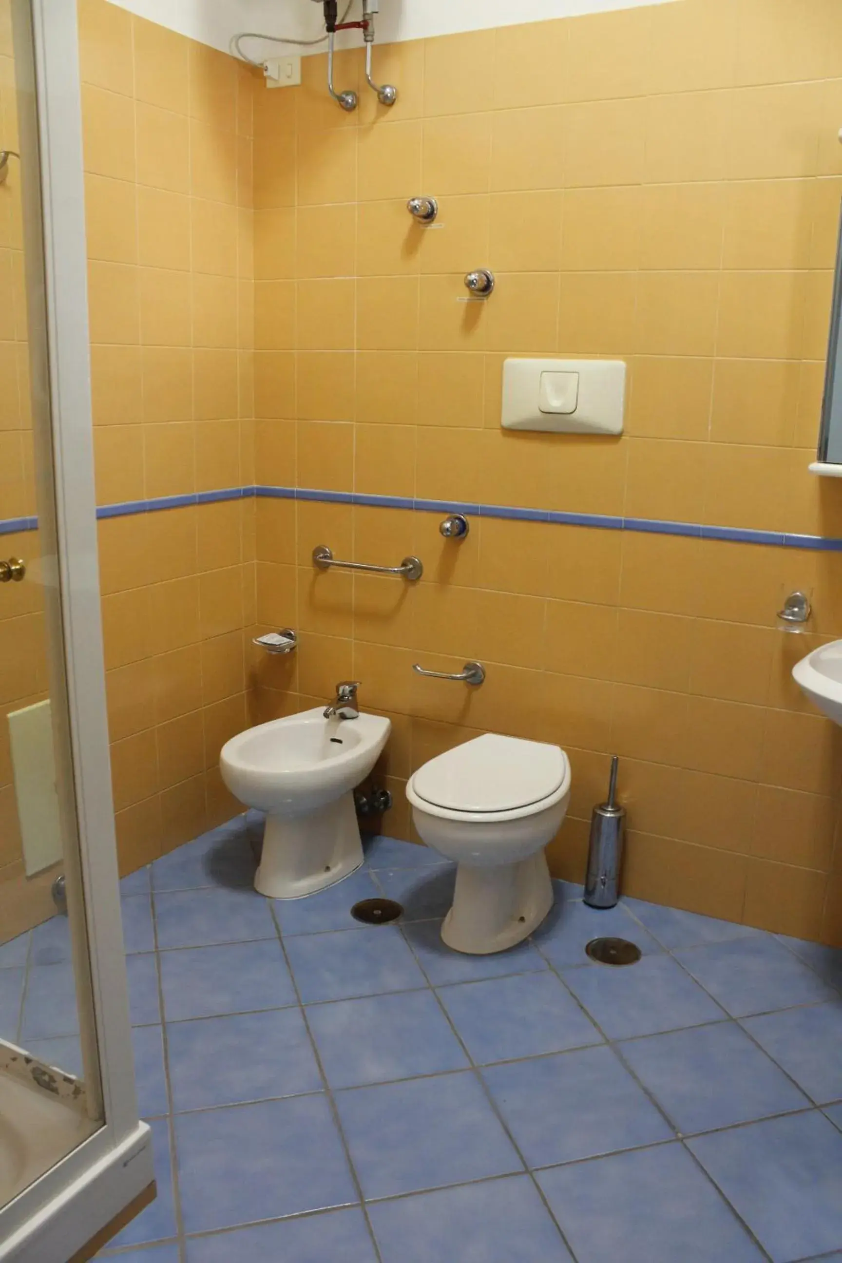 Toilet, Bathroom in Ancelle Sorrento - Casa d'Accoglienza