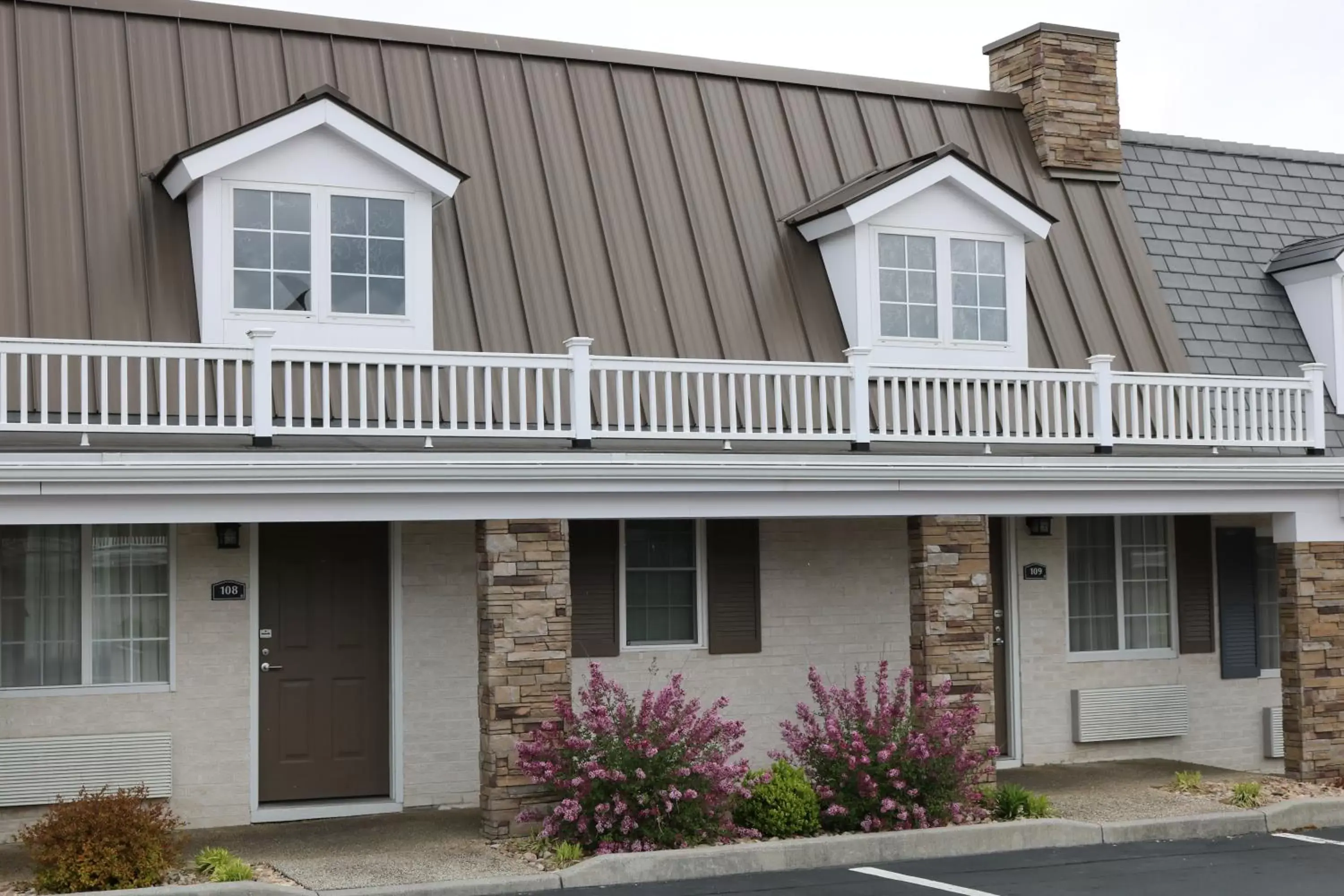 Facade/entrance, Property Building in The Village Inn