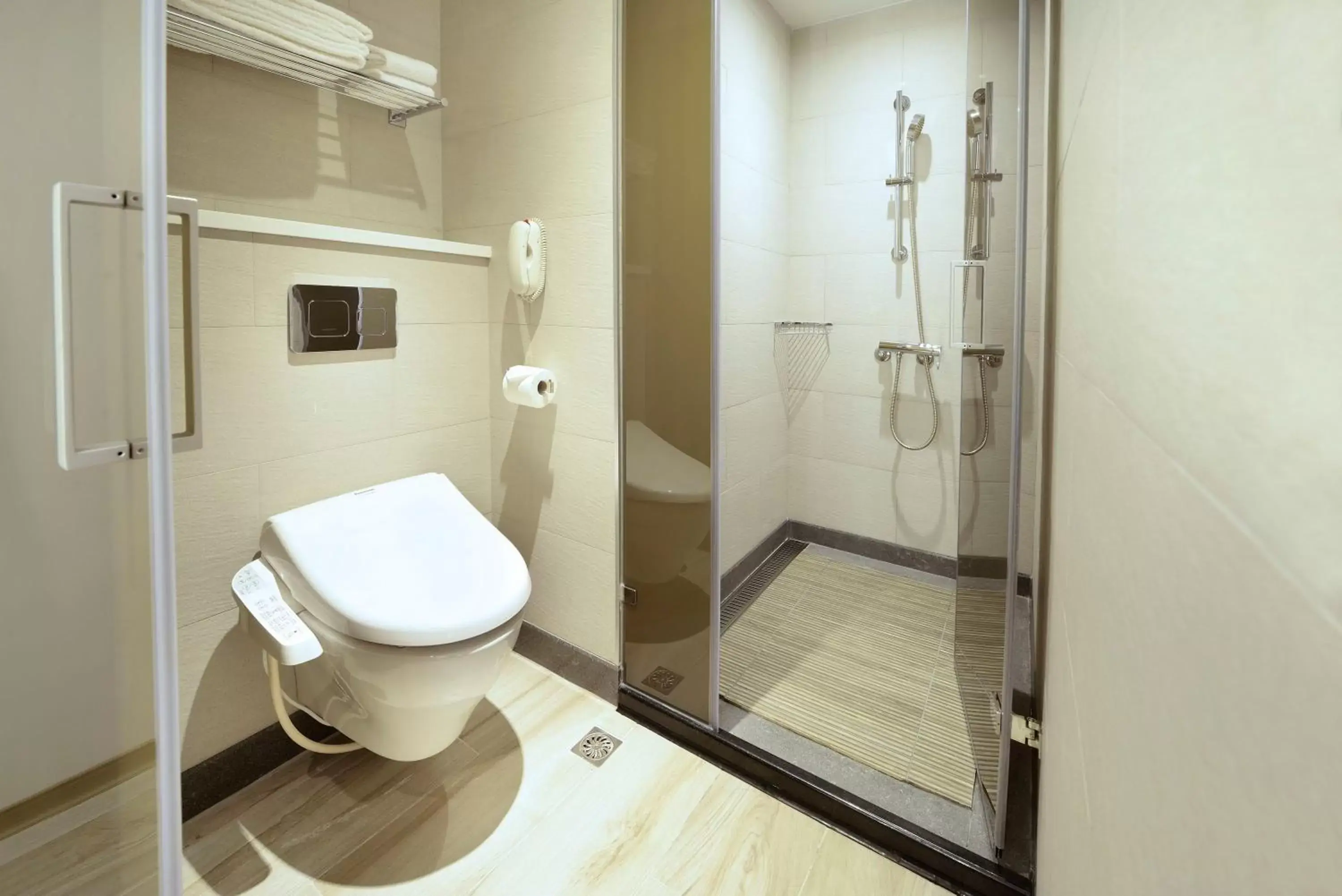 Toilet, Bathroom in Uinn Business Hotel-Shihlin