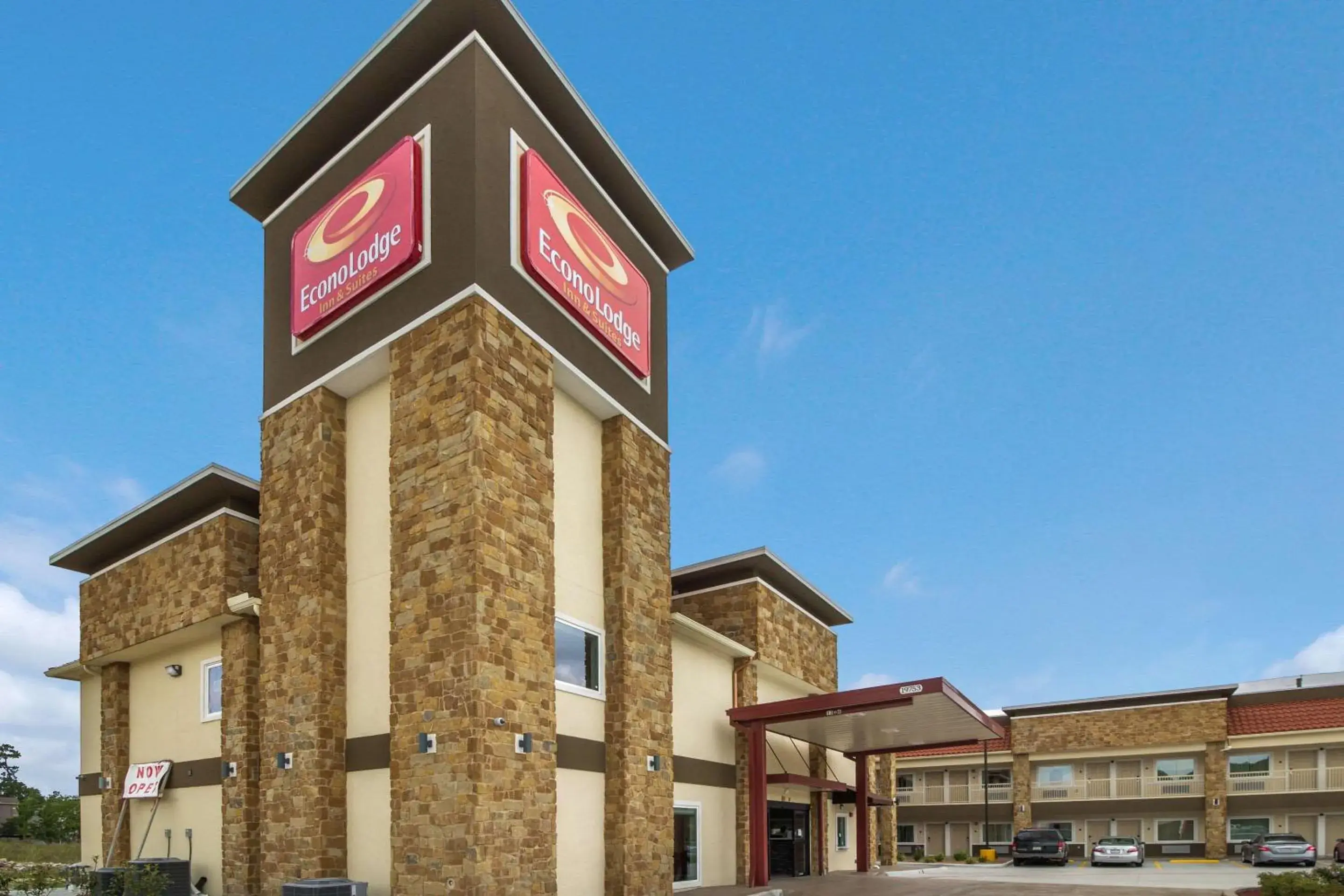 Property Building in Econo Lodge Inn & Suites Humble FM1960 - IAH Airport