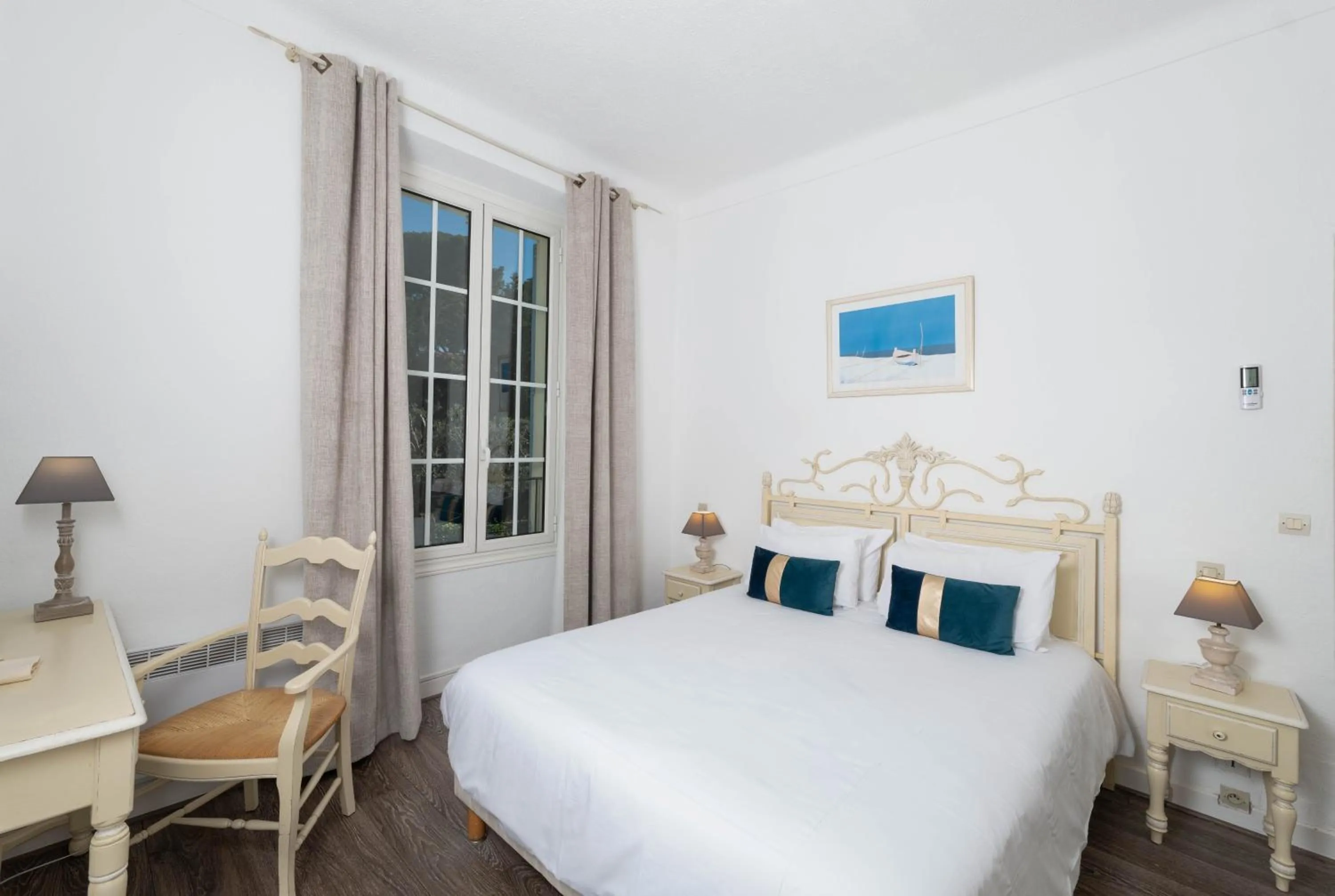 Bed in Hôtel Beau Site - Cap d'Antibes