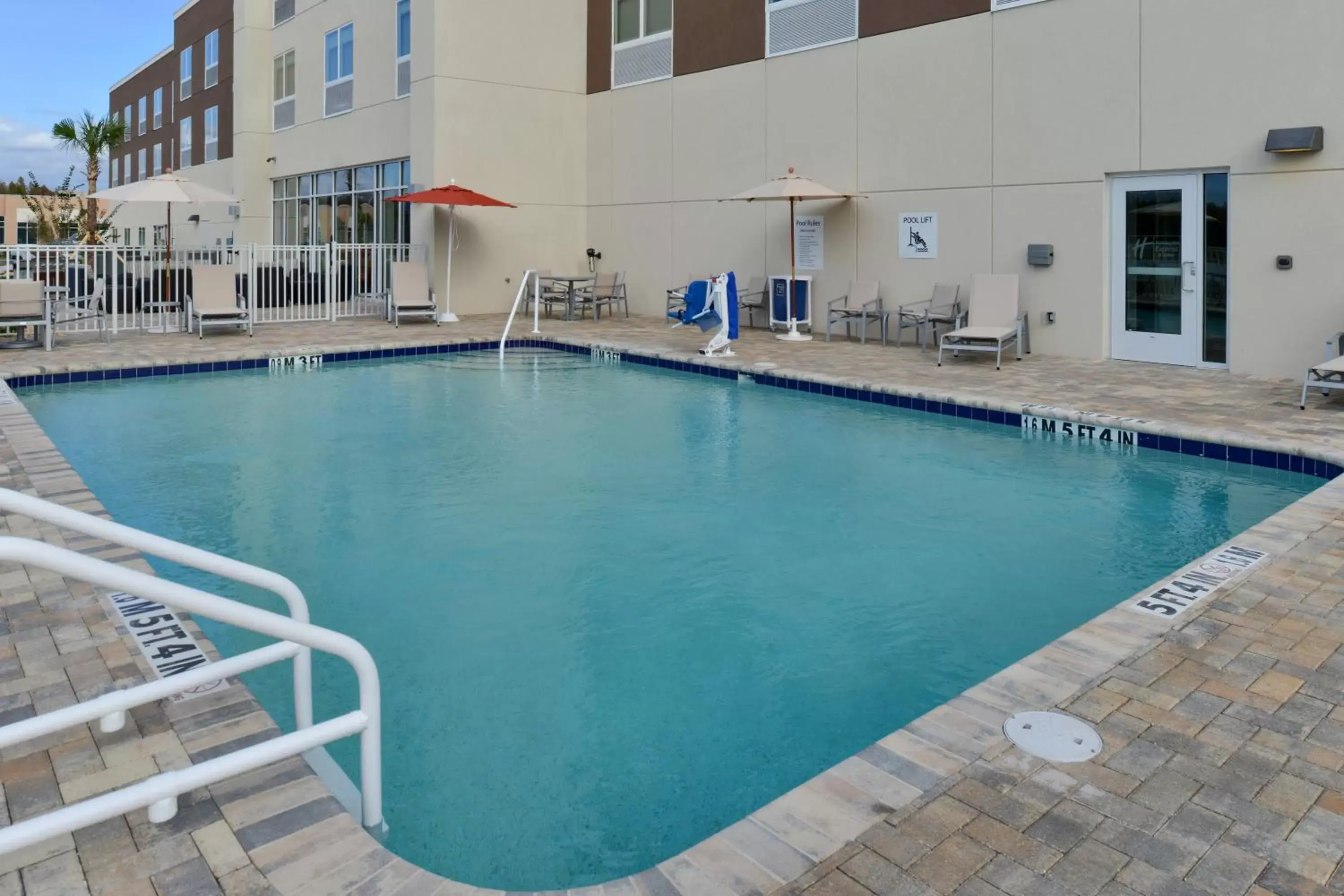 Swimming pool in Holiday Inn Express & Suites Trinity by IHG Swimming pool in Holiday Inn Express & Suites Trinity by IHG