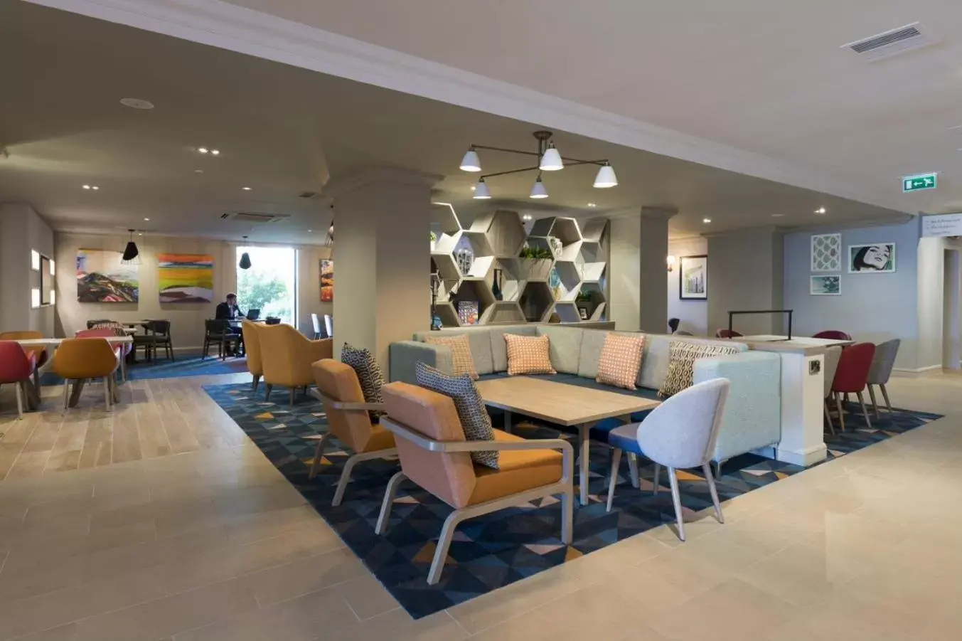 Lounge or bar in Holiday Inn - Glasgow Airport, an IHG Hotel