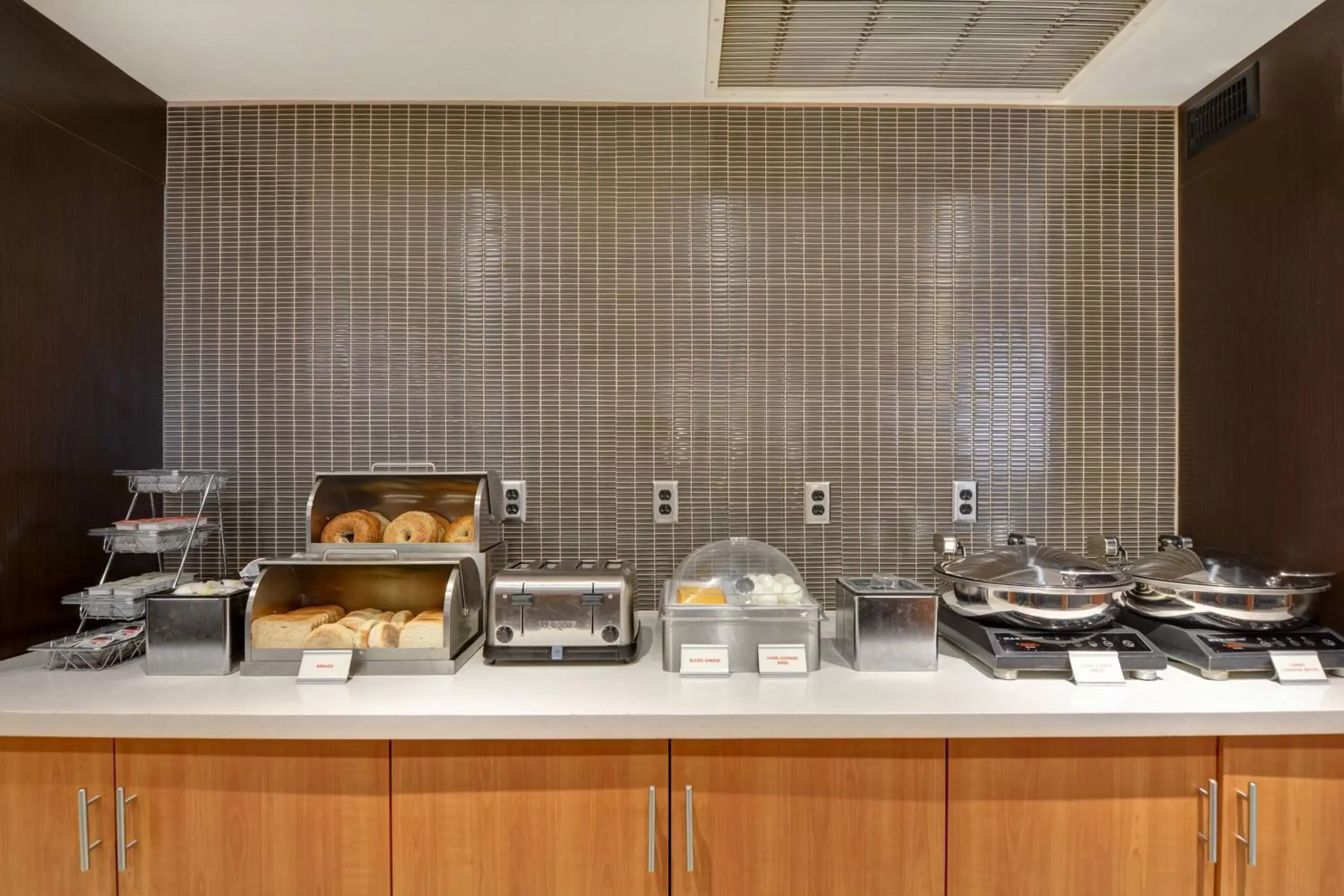 Breakfast, Kitchen/Kitchenette in TownePlace Suites by Marriott Alexandria
