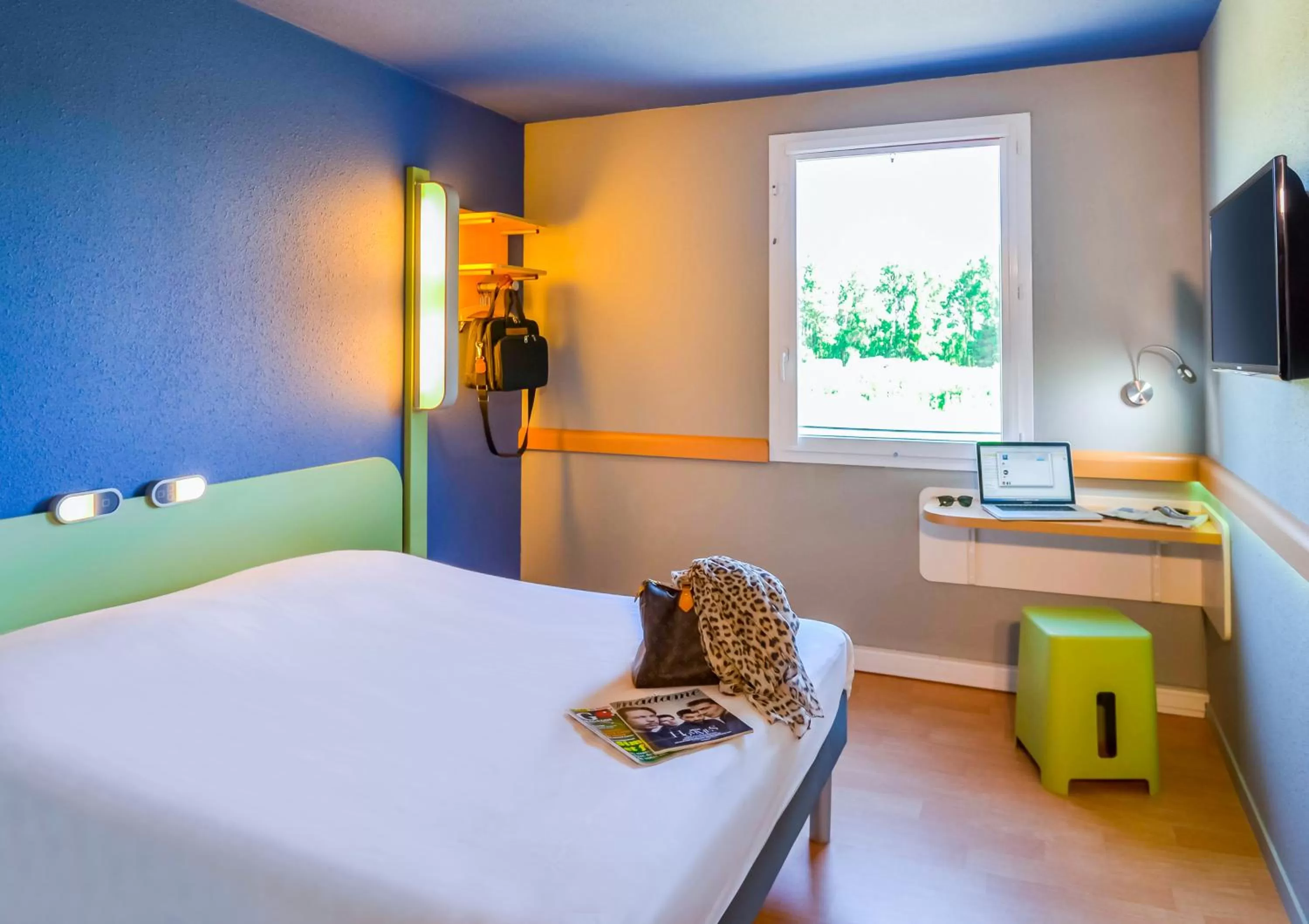 Bed in Ibis Budget Porte de Camargue