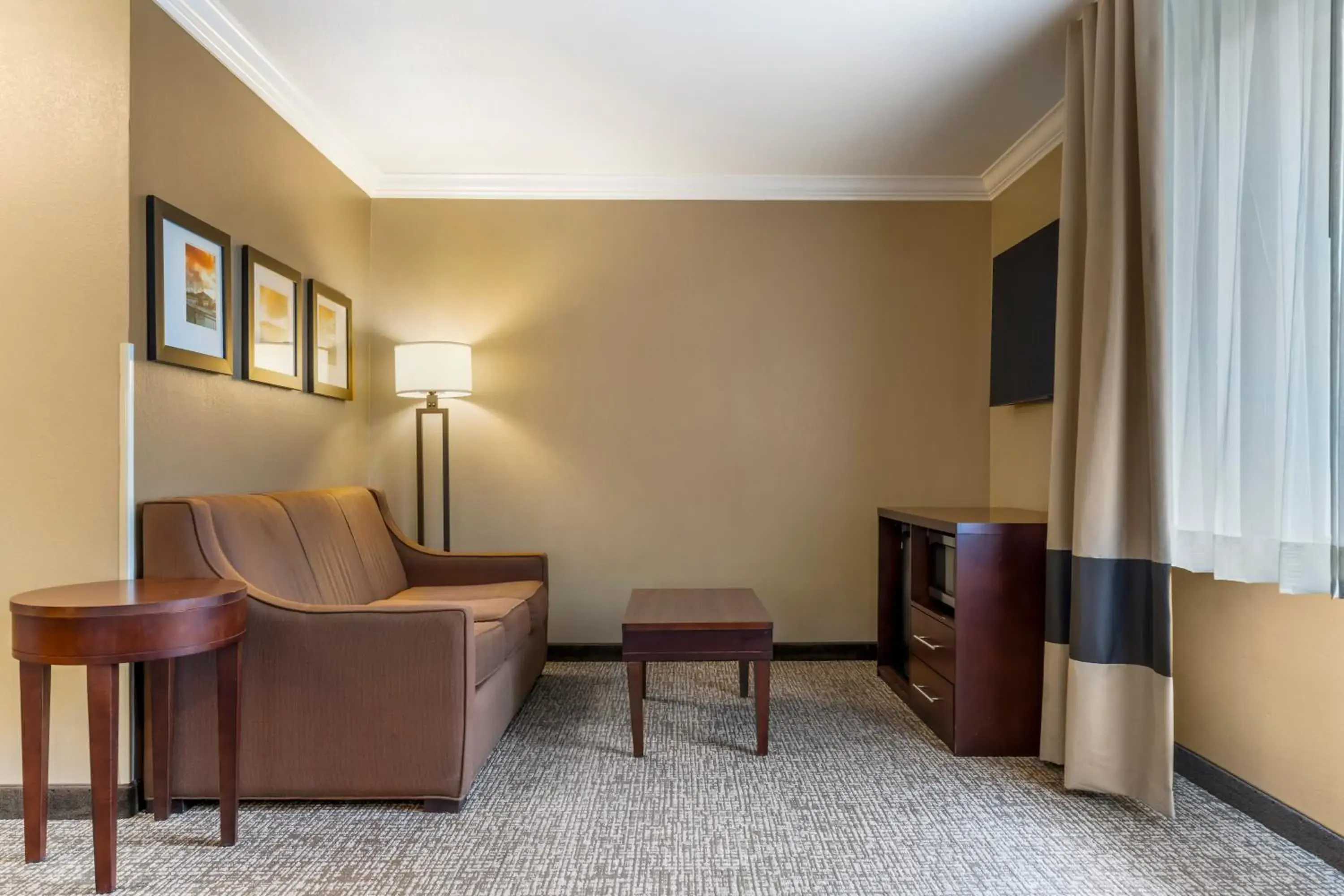 Seating Area in Comfort Inn & Suites Redwood Country