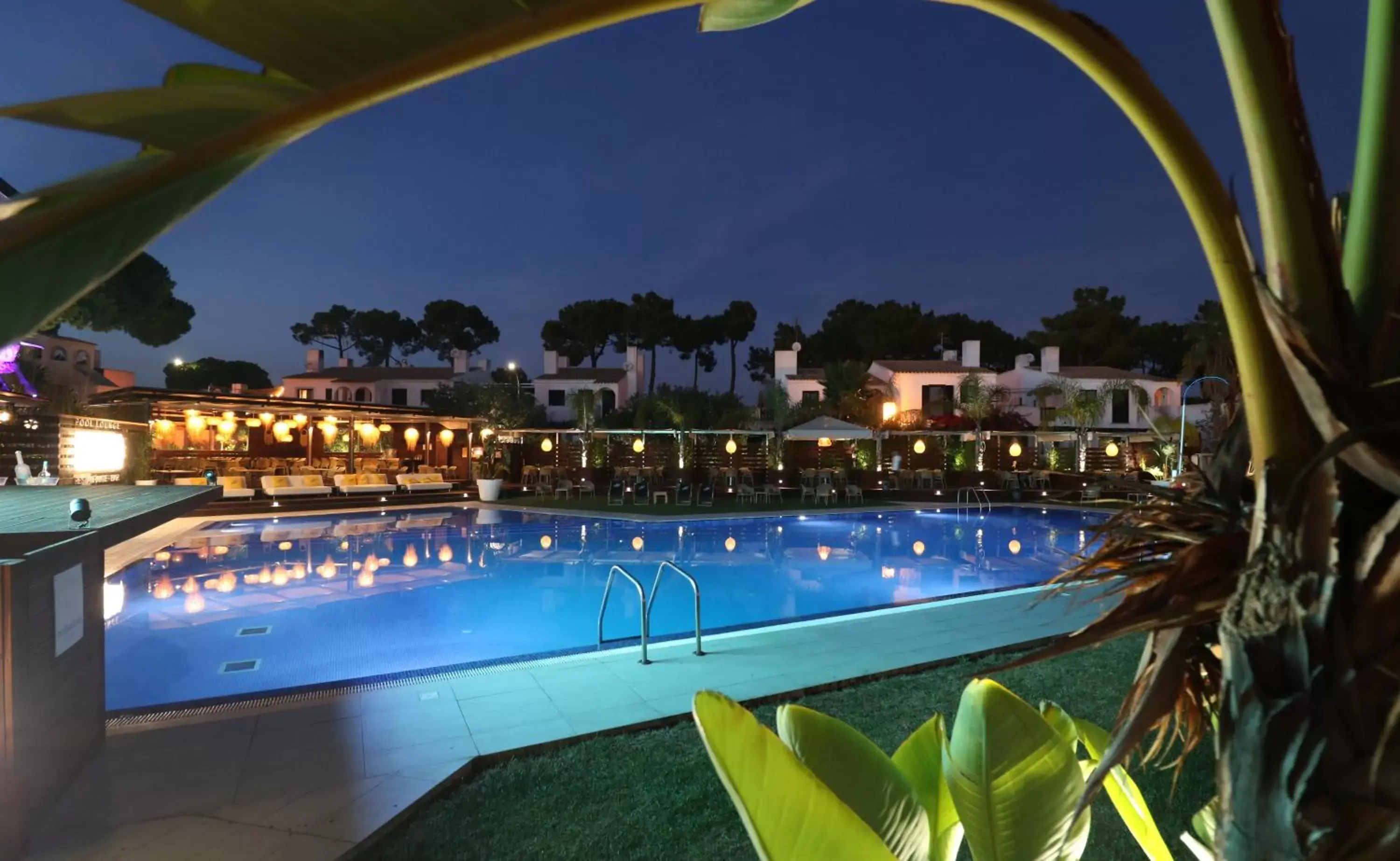 Swimming Pool in Apartamentos Honorio - Pool and Garden