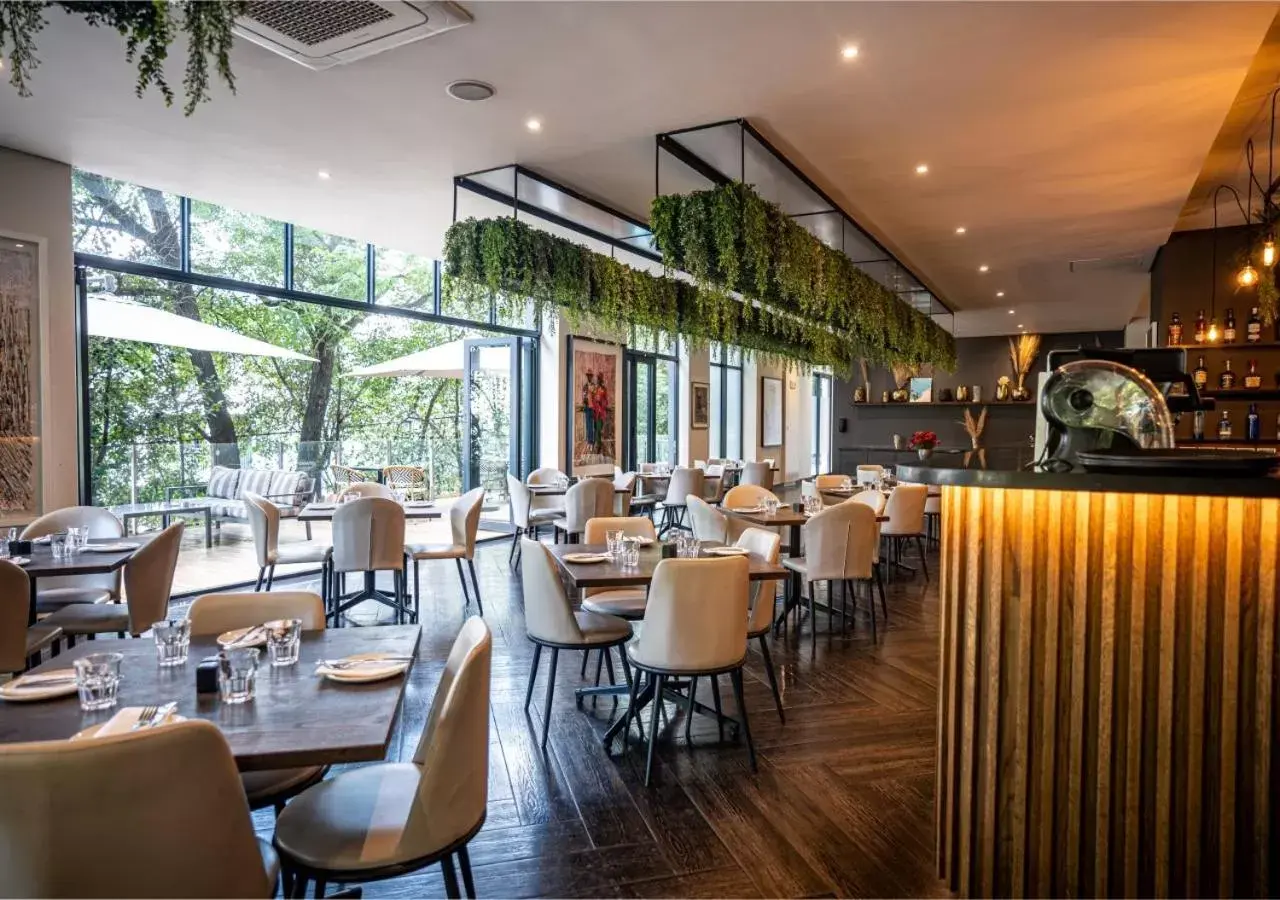 Restaurant/Places to Eat in The Catalyst Apartment Hotel by NEWMARK