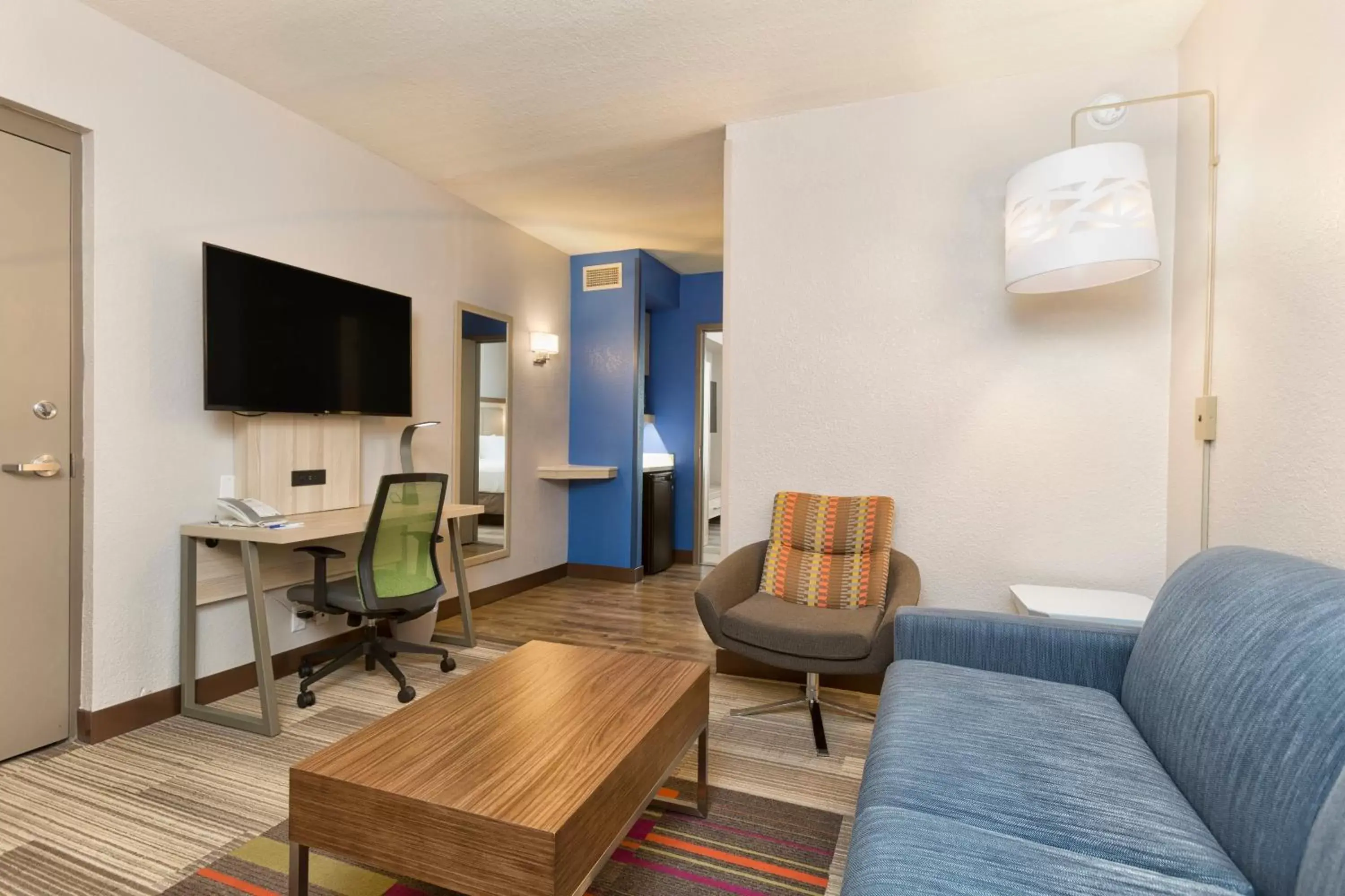 Bedroom, Seating Area in Holiday Inn Express & Suites S Lake Buena Vista, an IHG Hotel