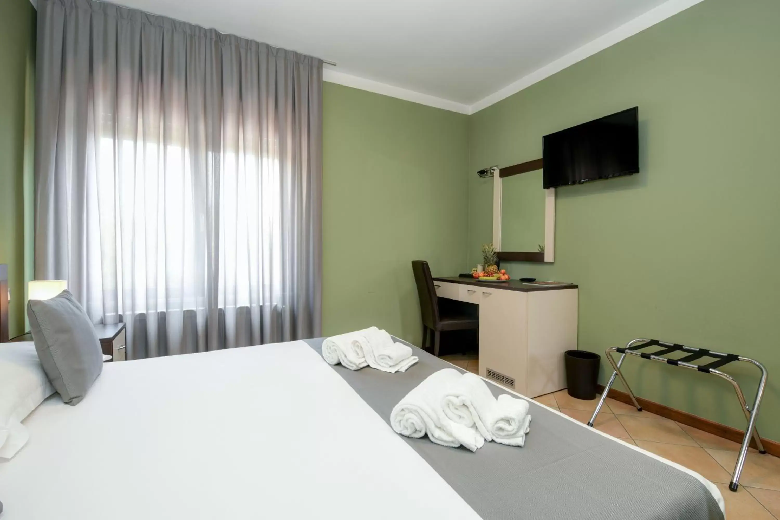 Bed, TV/Entertainment Center in Albergo Locanda Primavera