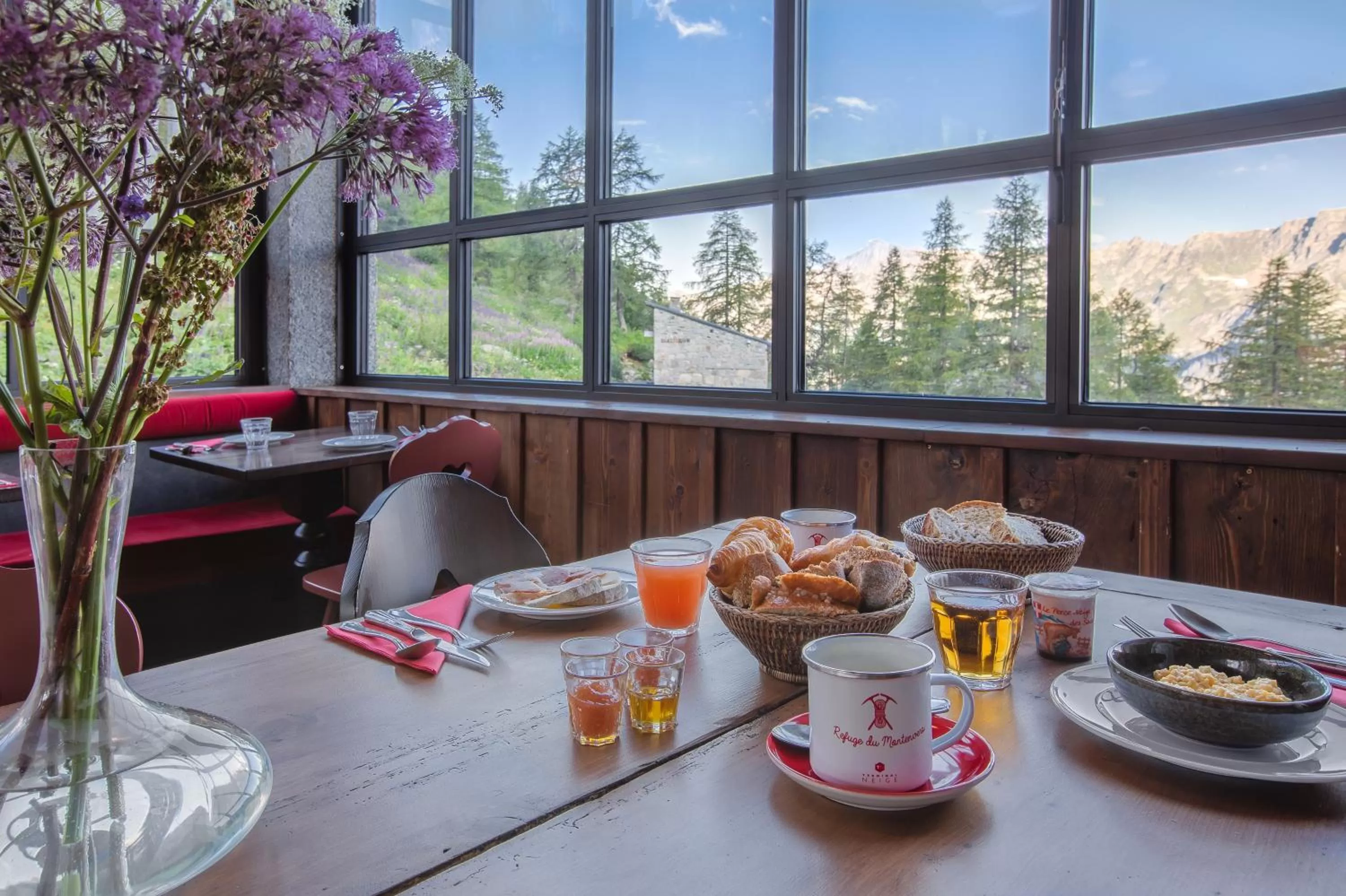 Continental breakfast in Refuge du Montenvers