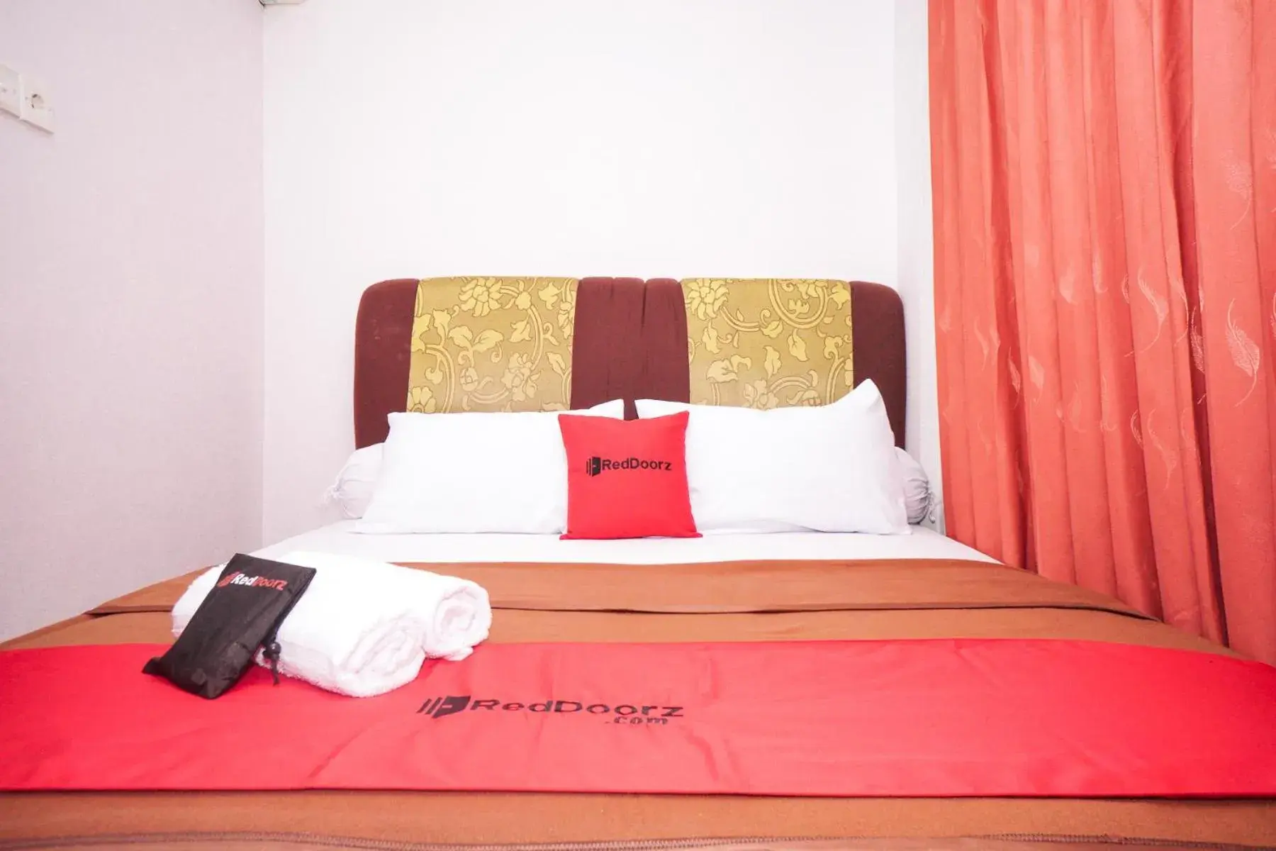 Bedroom, Bed in RedDoorz near Palembang Square Mall 2