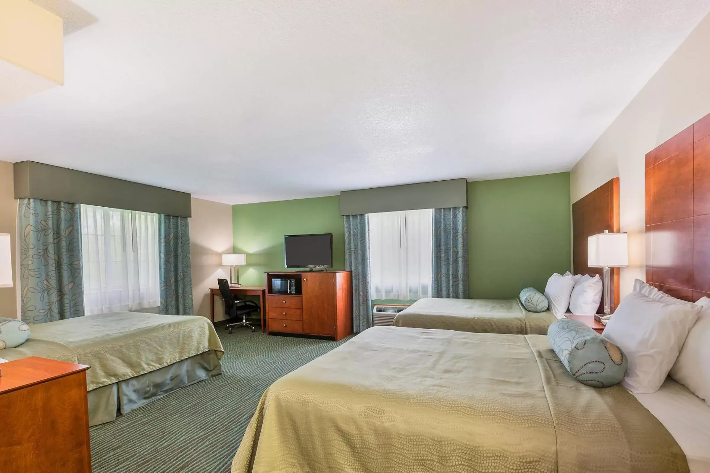 Bedroom, Bed in AmericInn by Wyndham Des Moines Airport