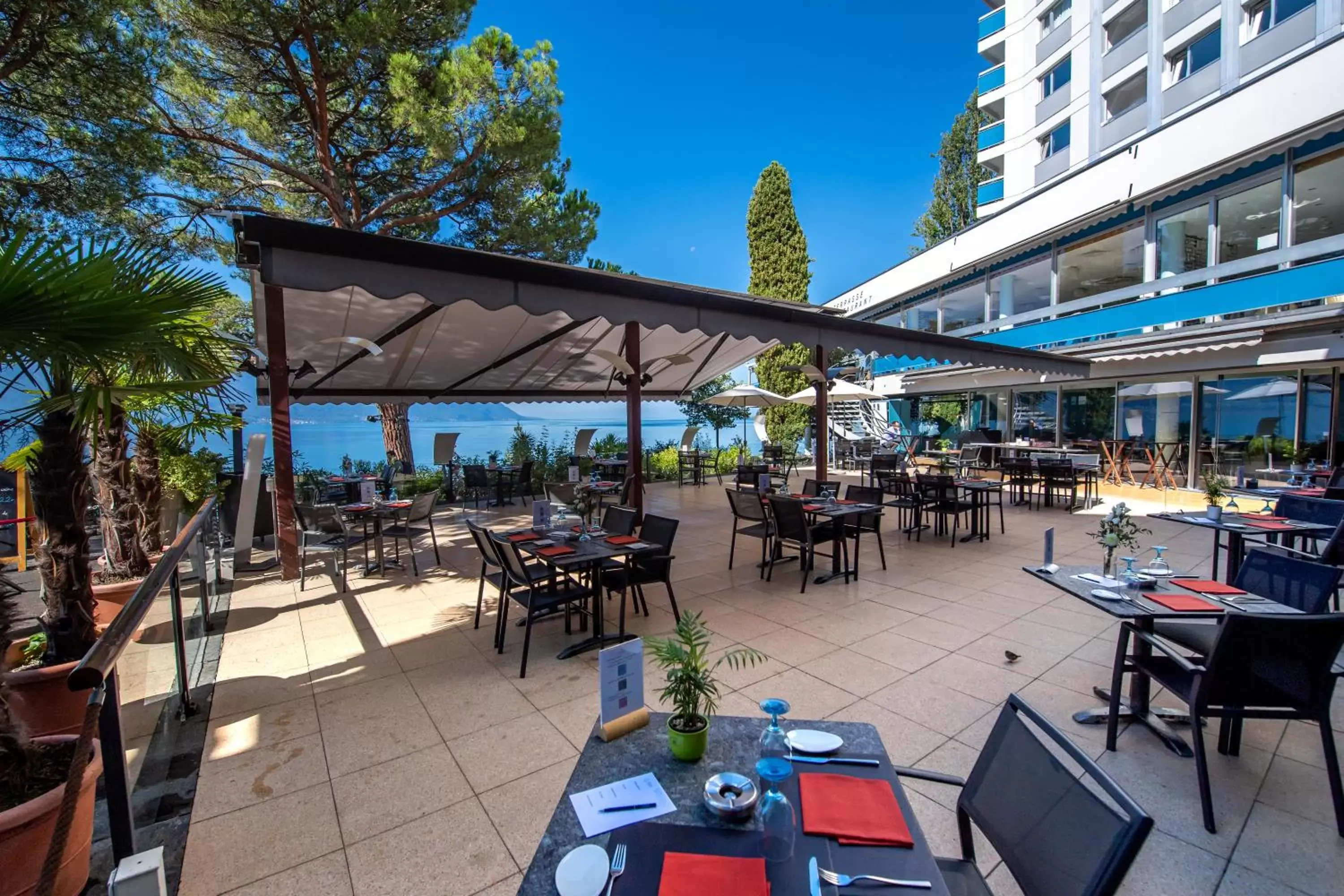 Patio, Restaurant/Places to Eat in Eurotel Montreux
