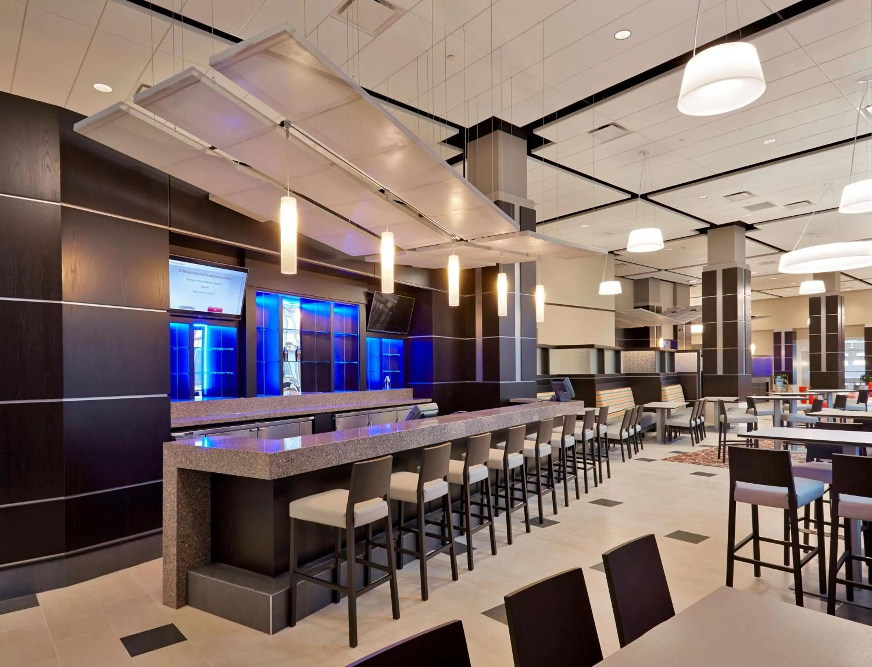 Lounge or bar in DoubleTree by Hilton Lawrenceburg