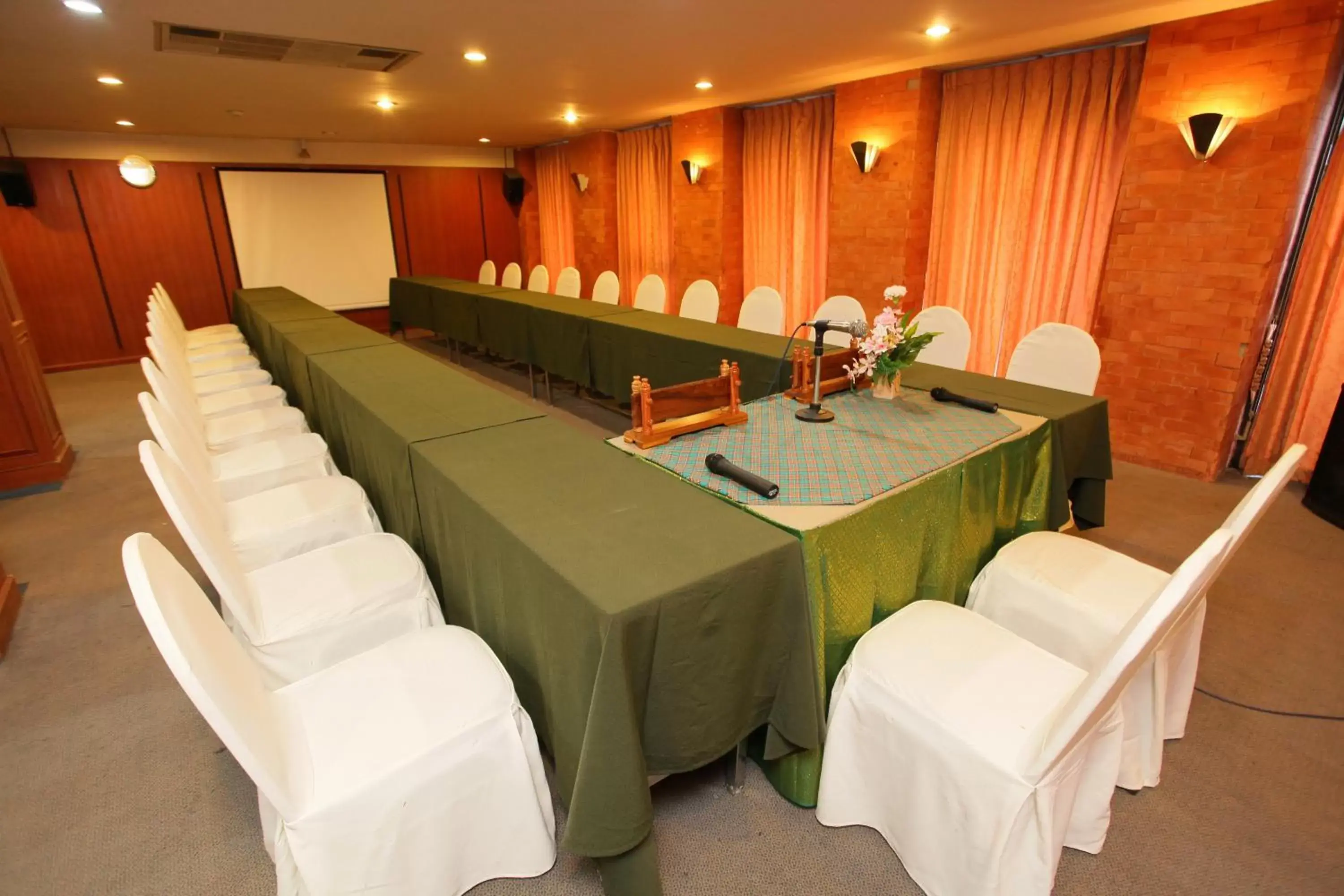 Meeting/conference room in Pin Hotel