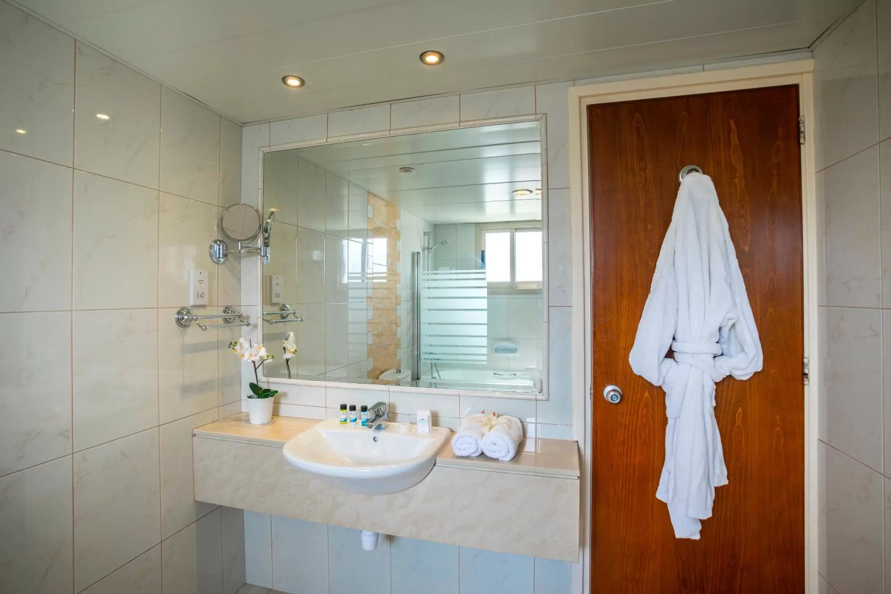 Bathroom in Aquamare Beach Hotel & Spa