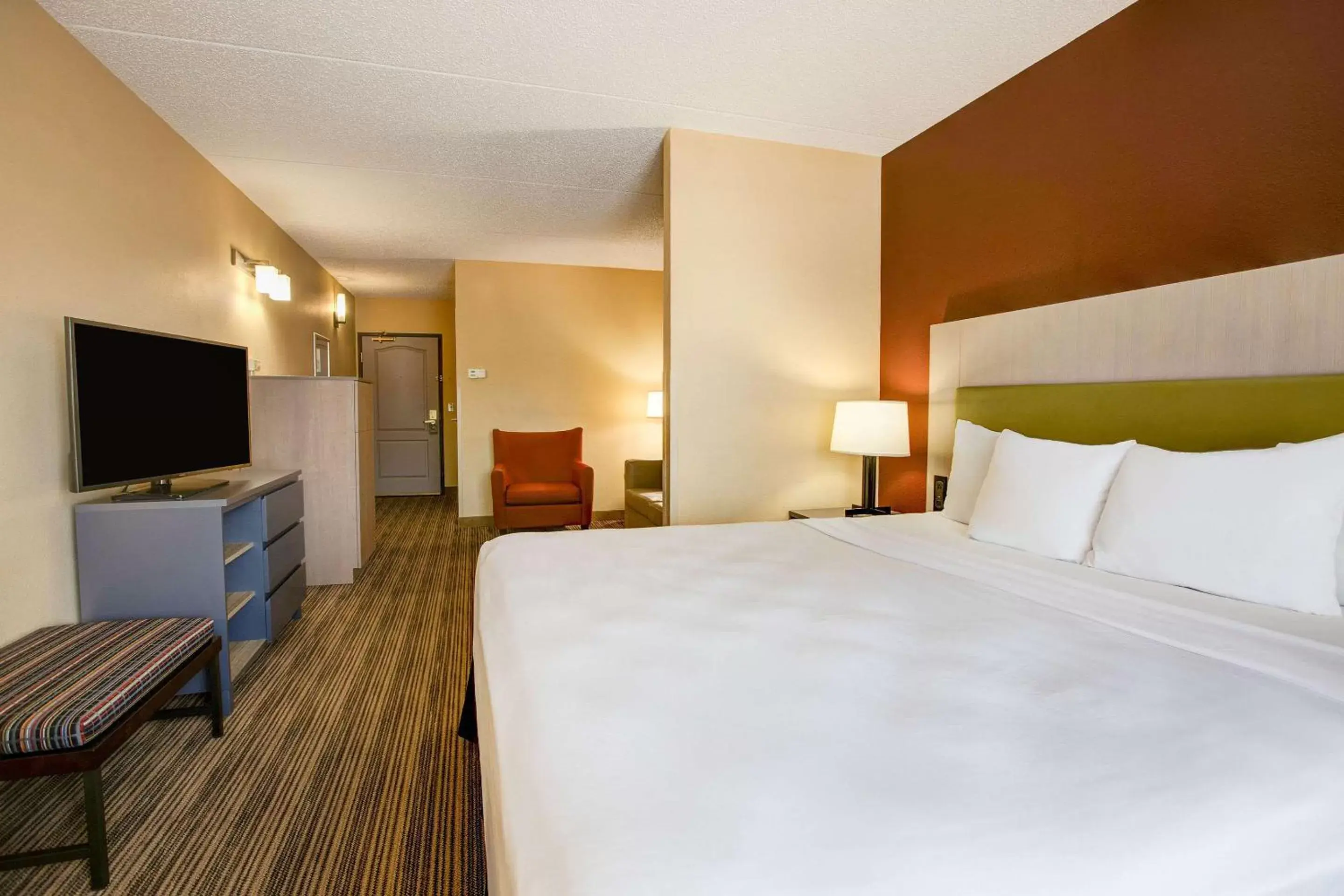 Bedroom, Bed in Comfort Inn & Suites St. Paul Northeast