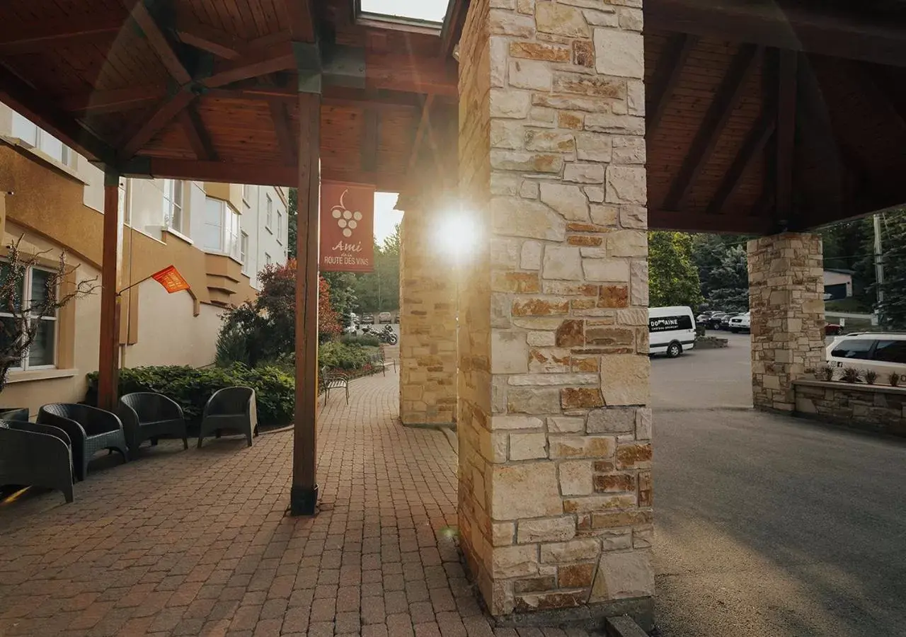 Facade/entrance in Hotel Chateau Bromont