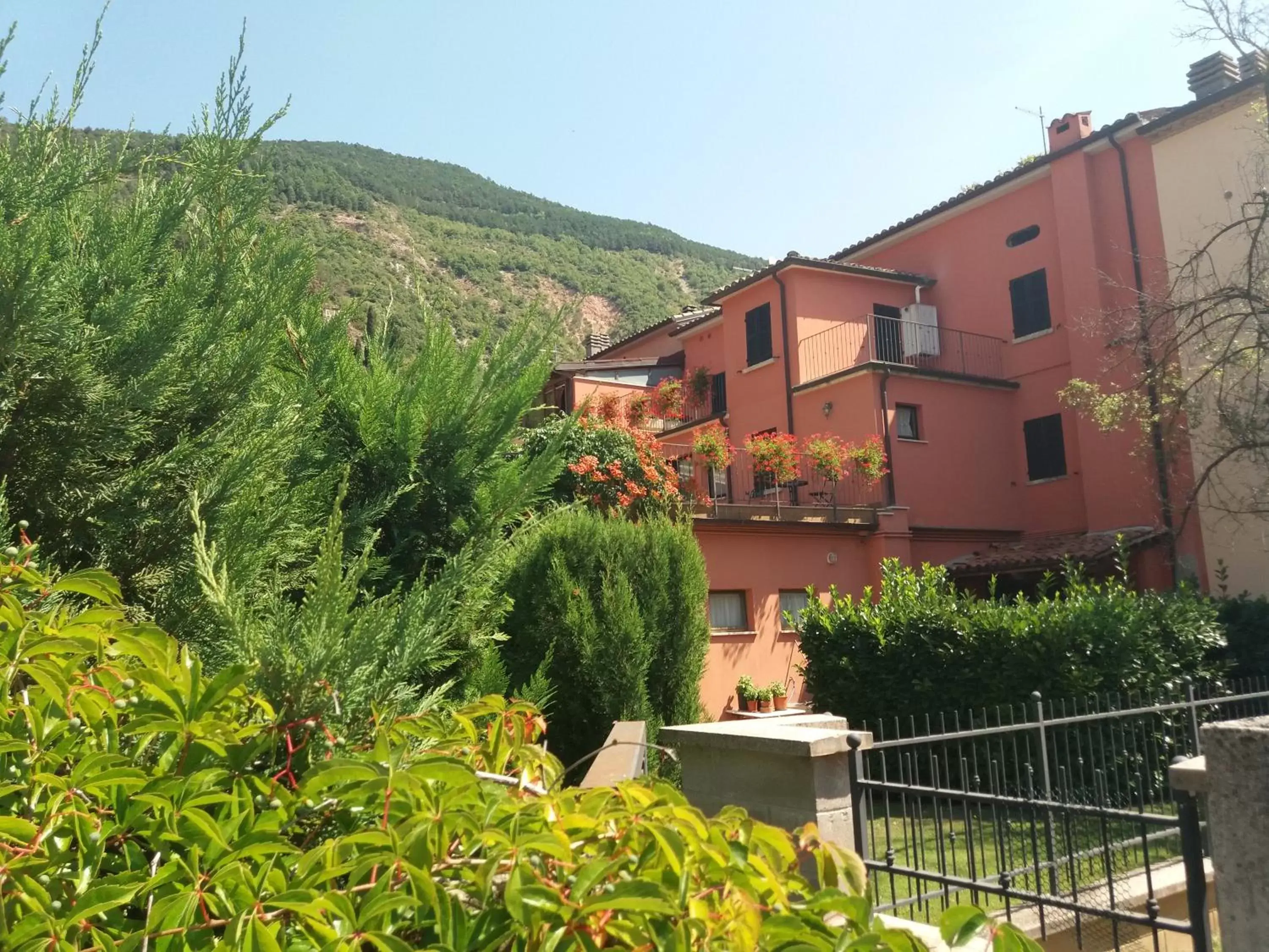 Property Building in Albergo Montenerone