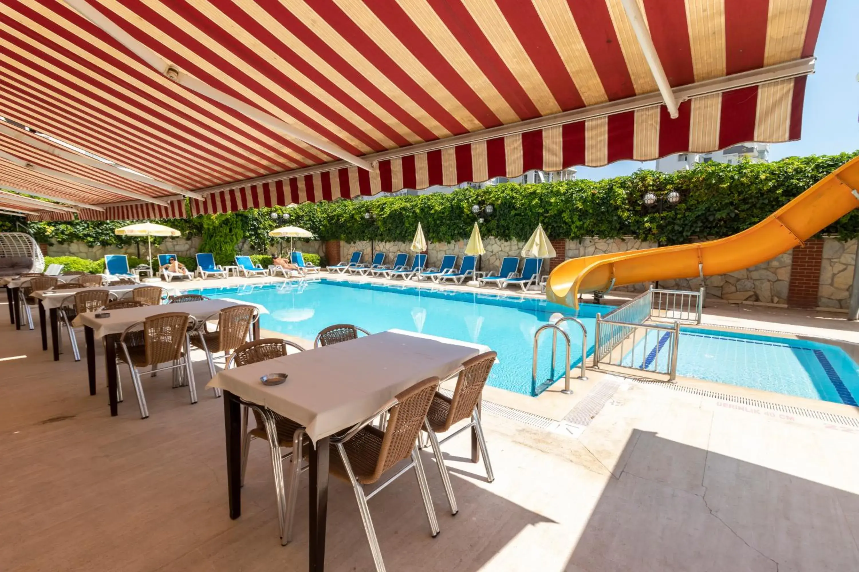 Swimming pool in Lara Dinc Hotel Swimming pool in Lara Dinc Hotel