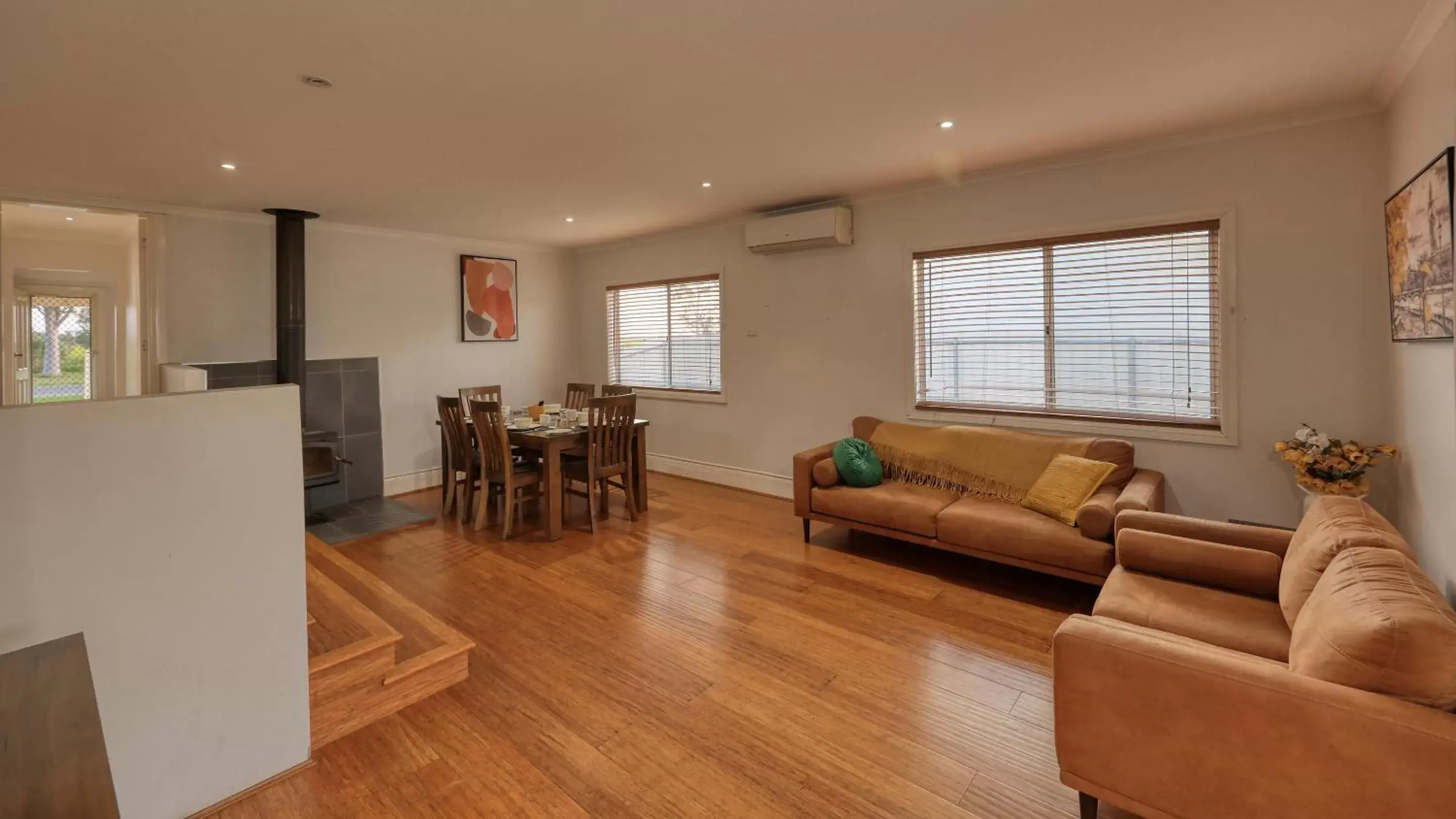 flat iron, Seating Area in Castlereagh Lodge Motel