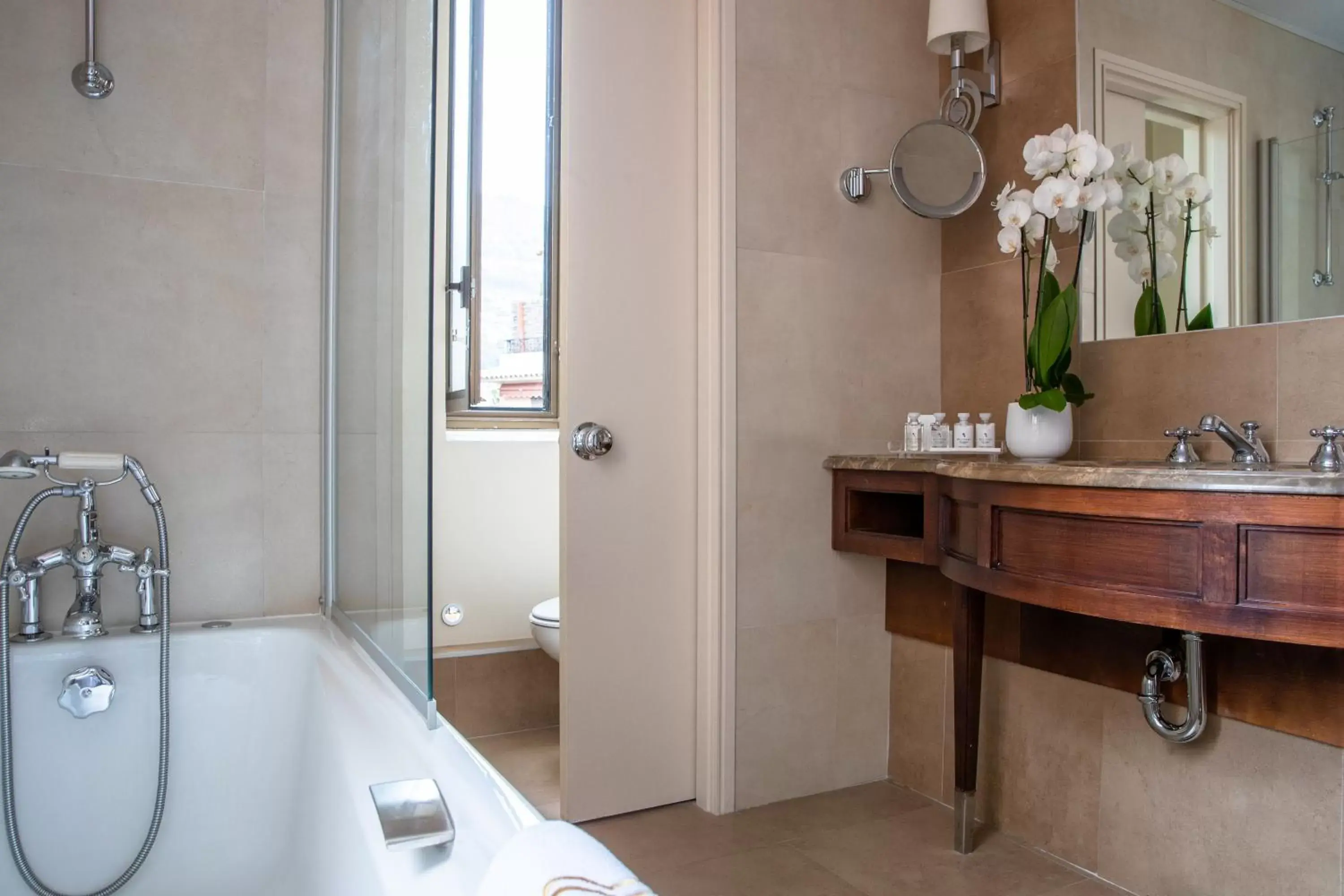 Bathroom in Hotel Royal-Riviera