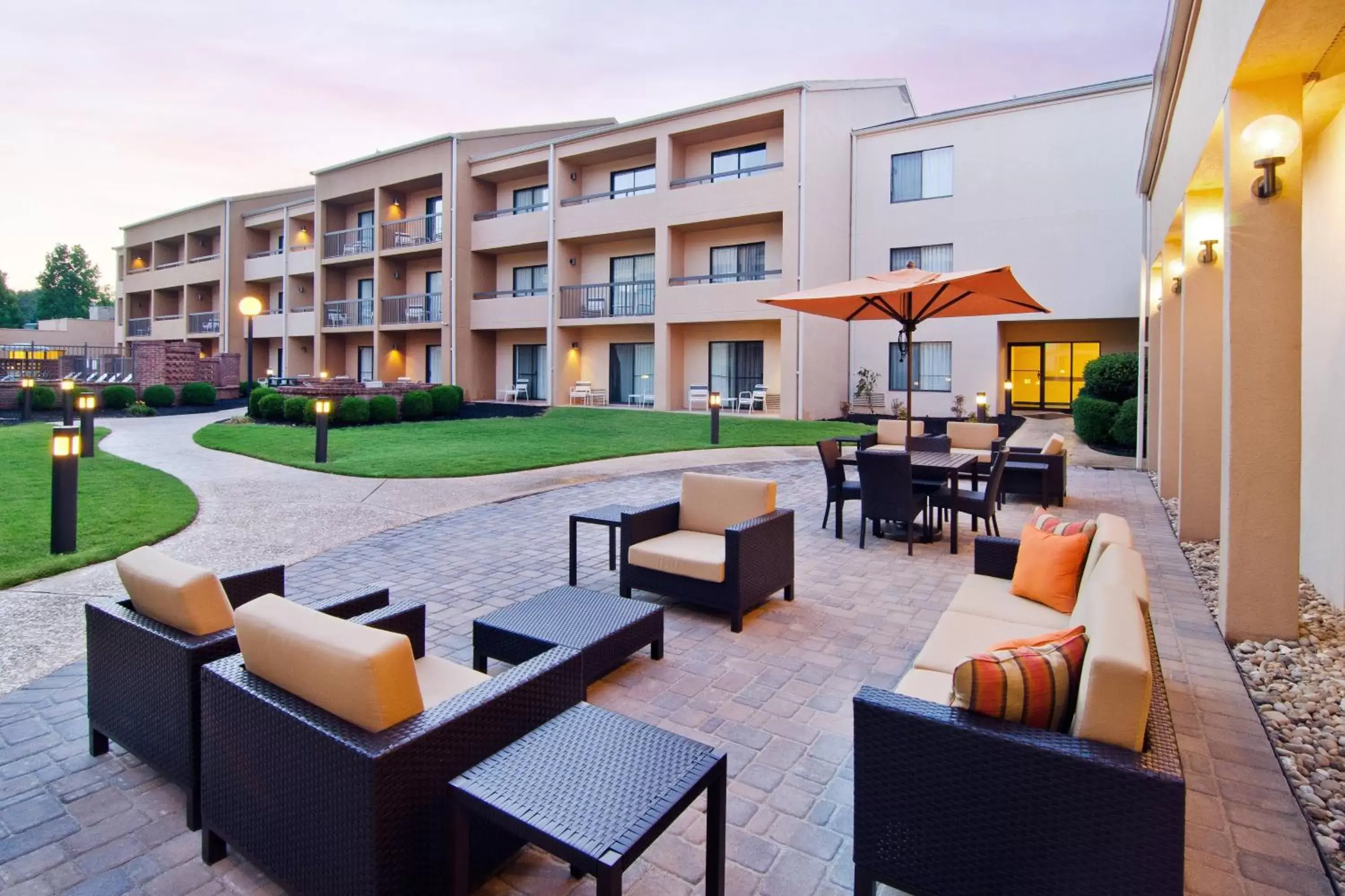 Photo of the whole room in Courtyard by Marriott Huntsville University Drive