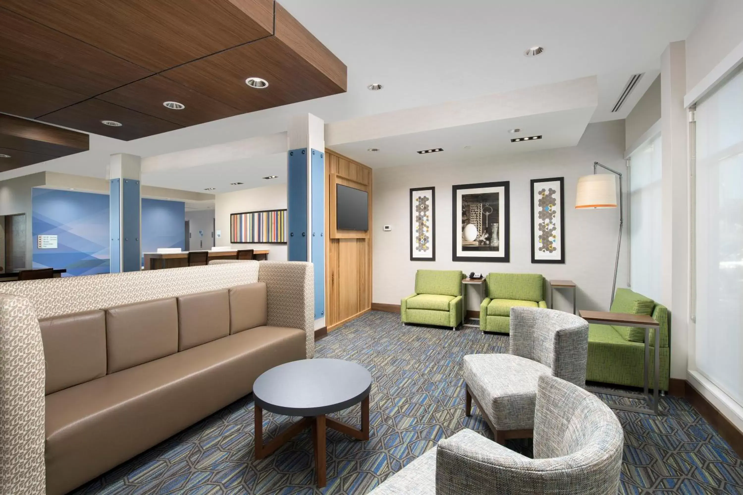 Property building, Seating Area in Holiday Inn Express & Suites San Antonio North-Windcrest, an IHG Hotel