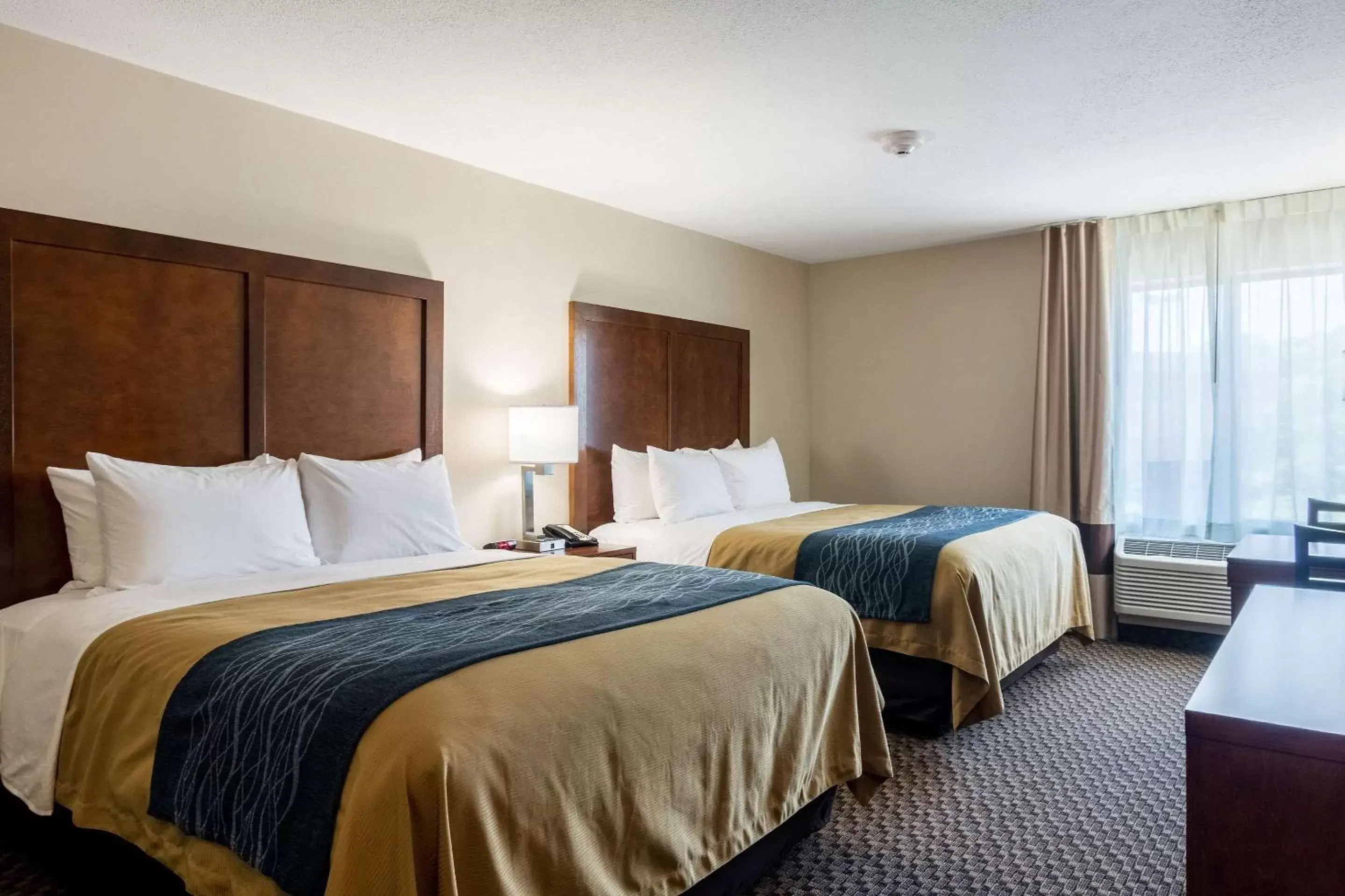 Photo of the whole room, Bed in Comfort Inn Edwardsville - St. Louis