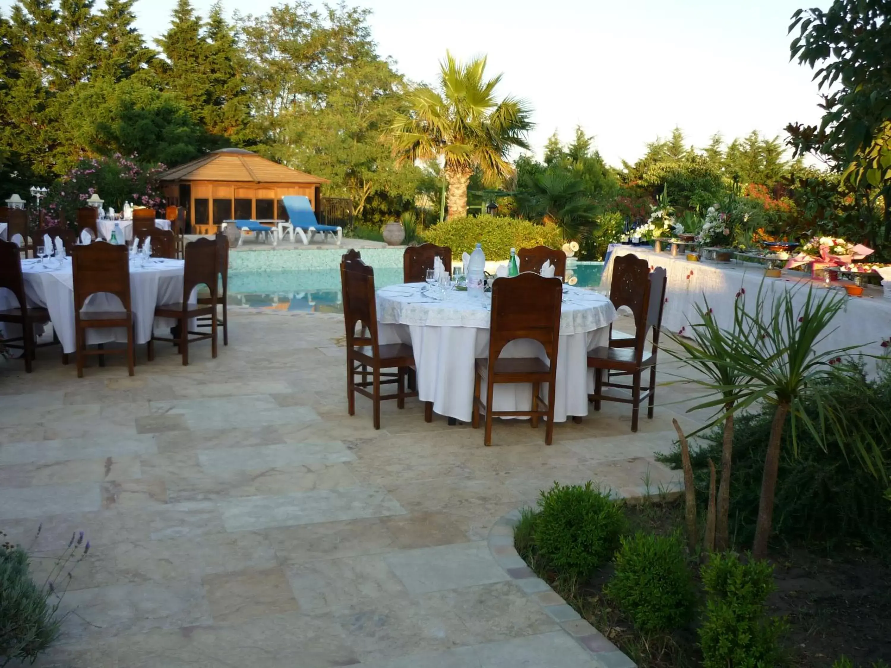 Restaurant/Places to Eat in Mas de la Montille