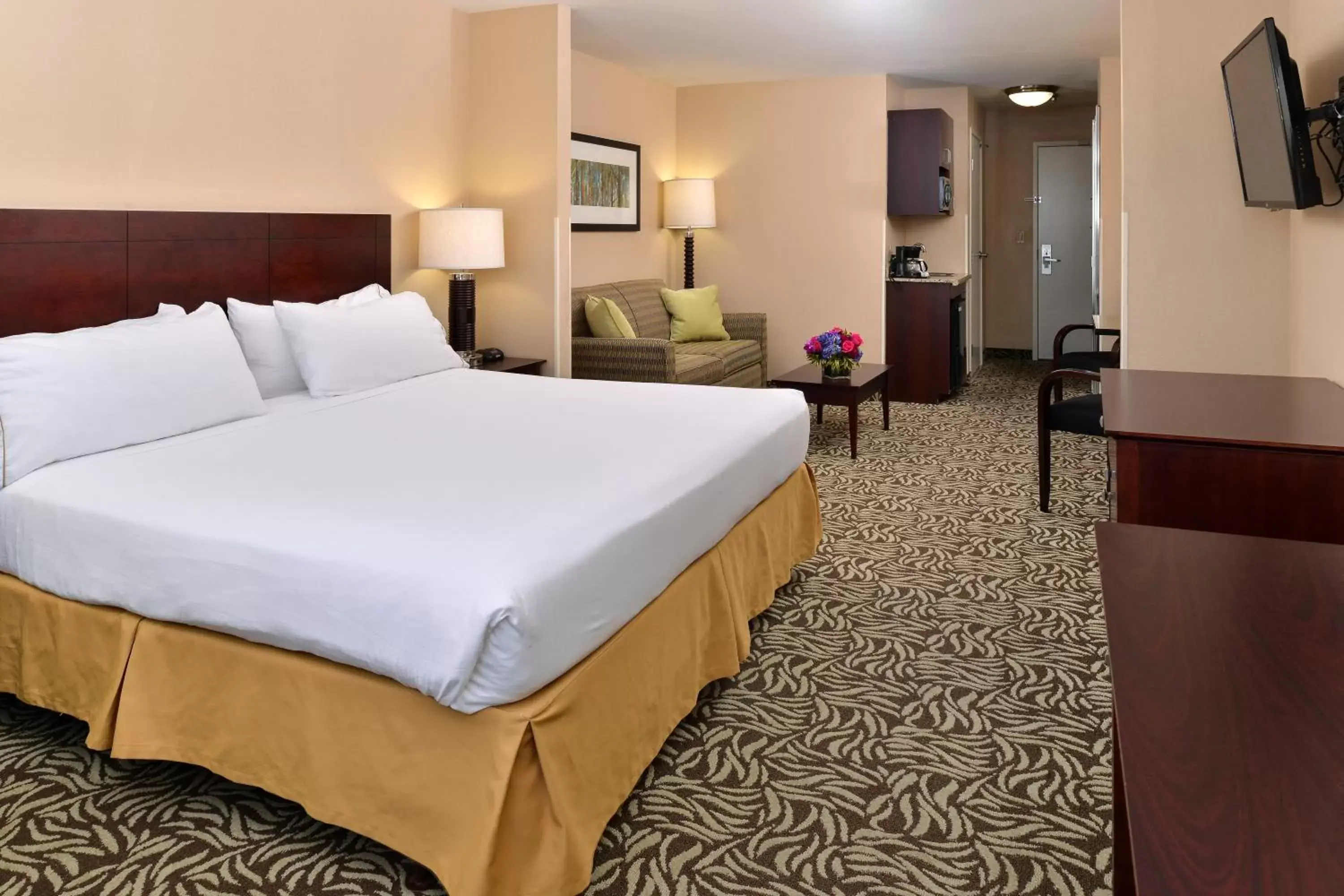 Queen Room with Two Queen Beds - Disability Access in Holiday Inn Express Fresno River Park Highway 41, an IHG Hotel Queen Room with Two Queen Beds - Disability Access in Holiday Inn Express Fresno River Park Highway 41, an IHG Hotel